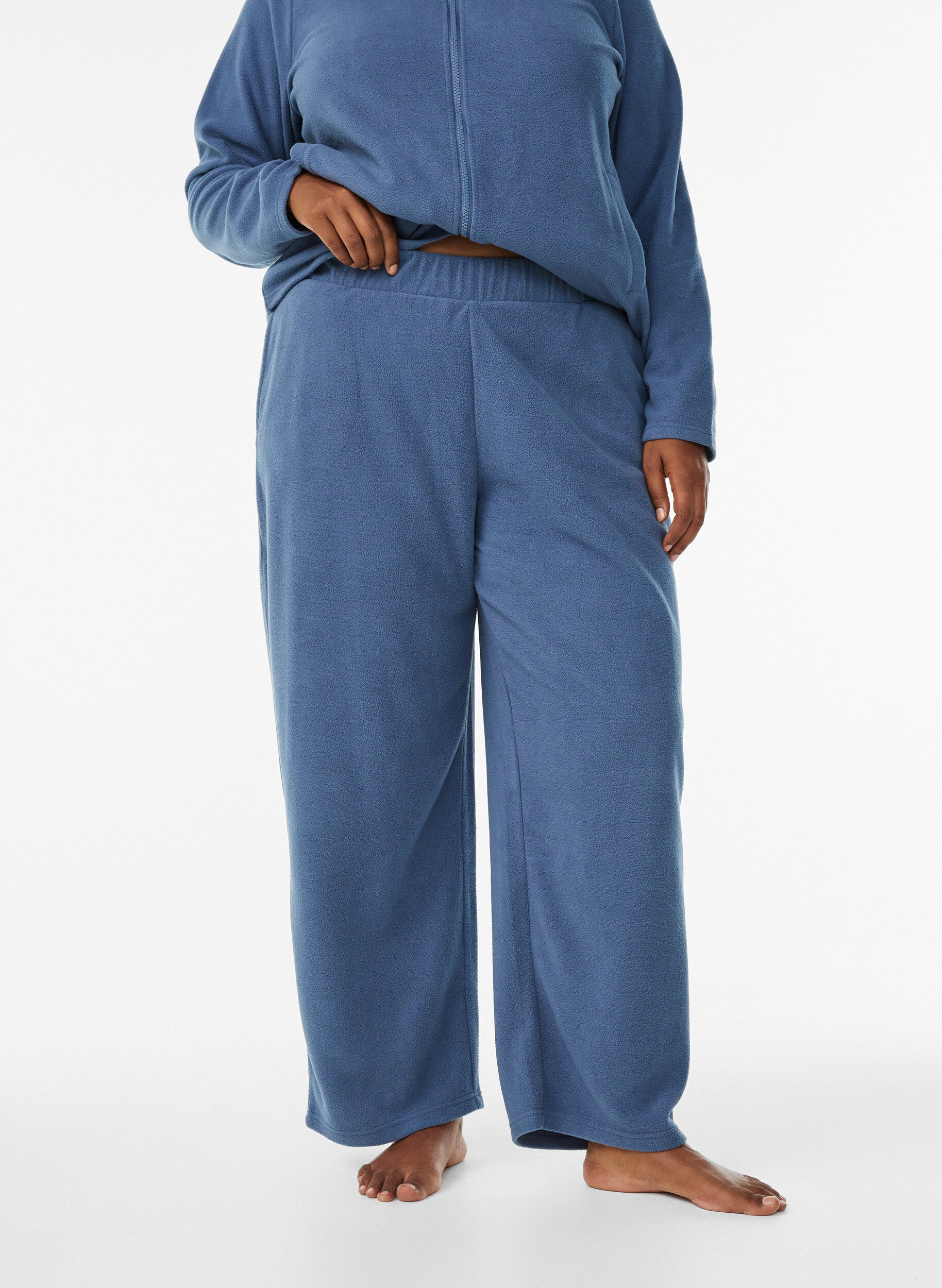 ZizziHoch taillierte Hose aus Fleece mit Taschen, Blau, Model image number 2