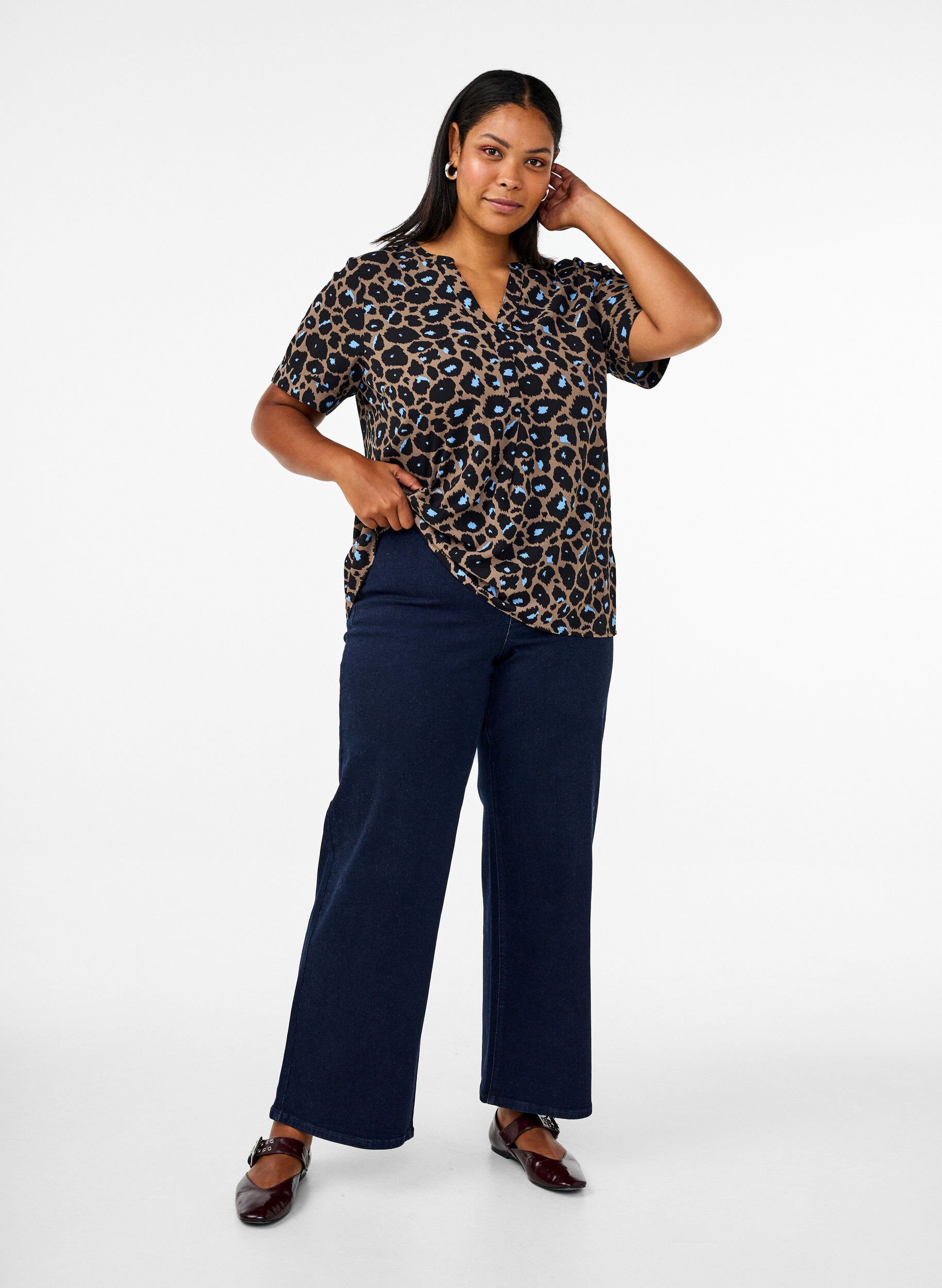 ZizziBluse mit kurzen &Auml;rmeln und V-Ausschnitt, Braun, Model image number 1