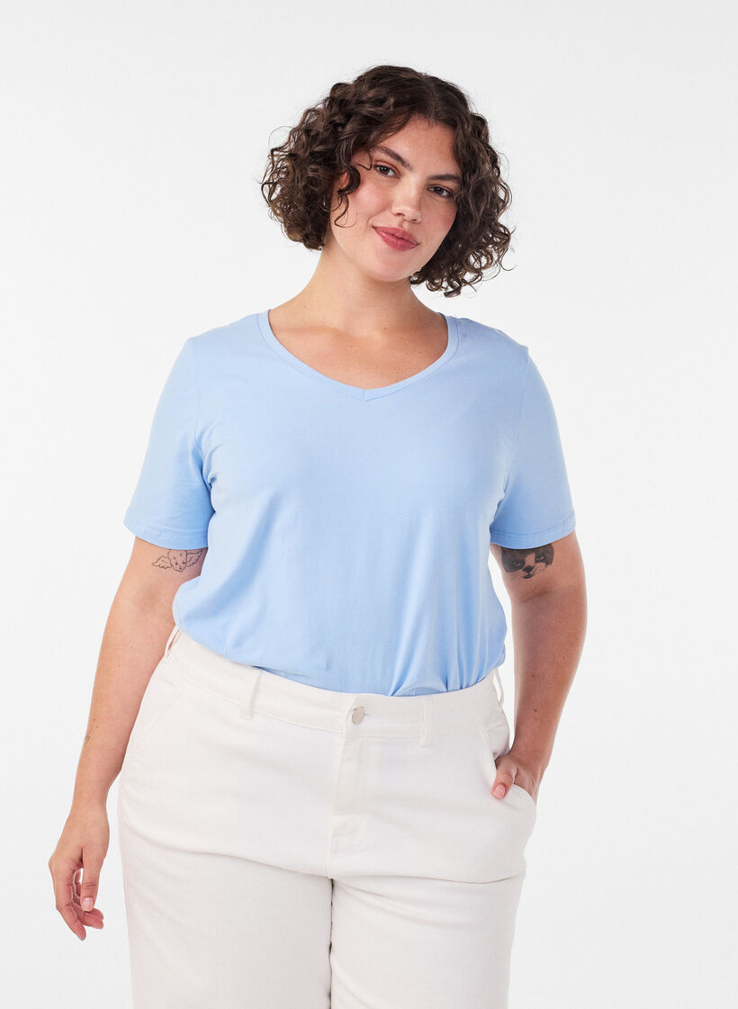 Einfarbiges basic T-Shirt aus Baumwolle, Blau, Model image number 0