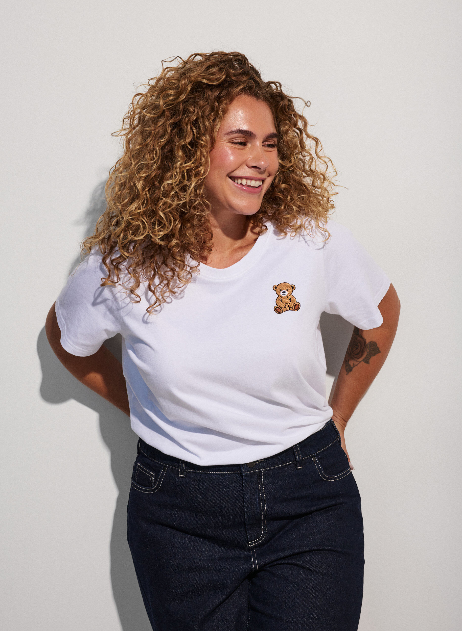 ZizziT-Shirt aus Bio-Baumwolle mit Teddyb&auml;r-Motiv, Wei&szlig;, Model image number 0
