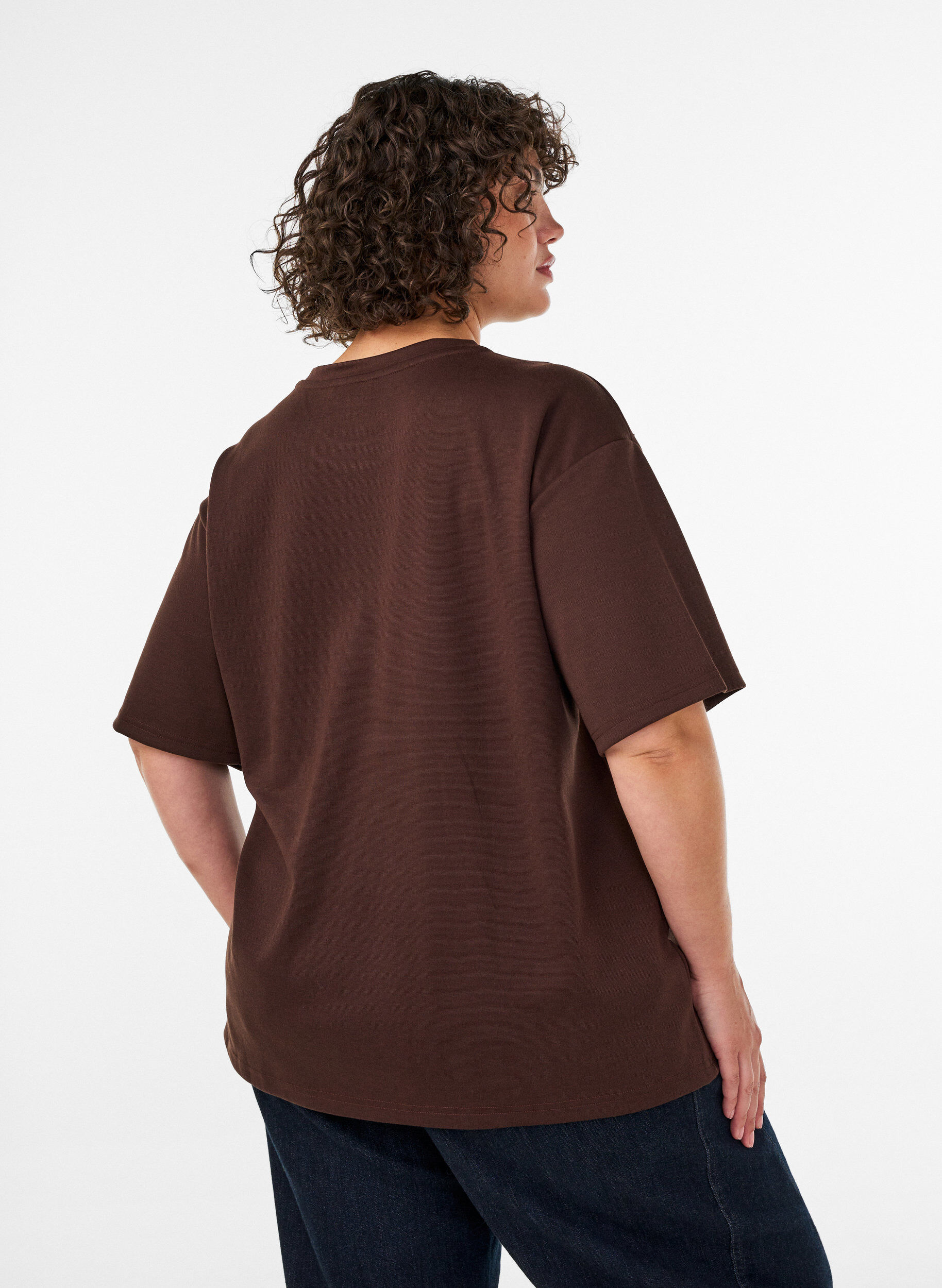 ZizziT-Shirt mit Strasssteinen und Rundhalsausschnitt, Braun, Model image number 2