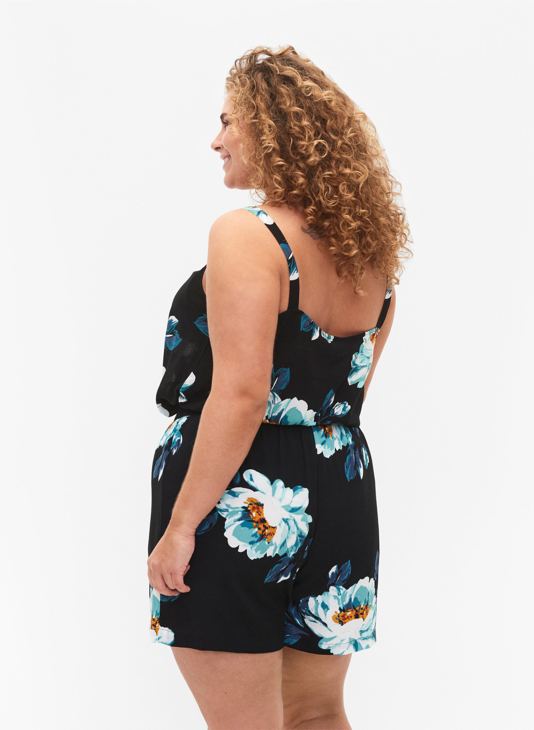 ZizziLocker sitzende Shorts aus Viskose, Black Big Flower, Model image number 1