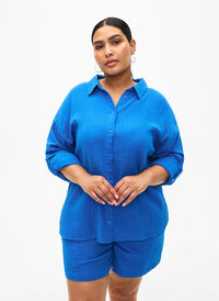 Kurze Hosen mit Taschen aus Baumwoll-Musselin, Victoria blue, Model