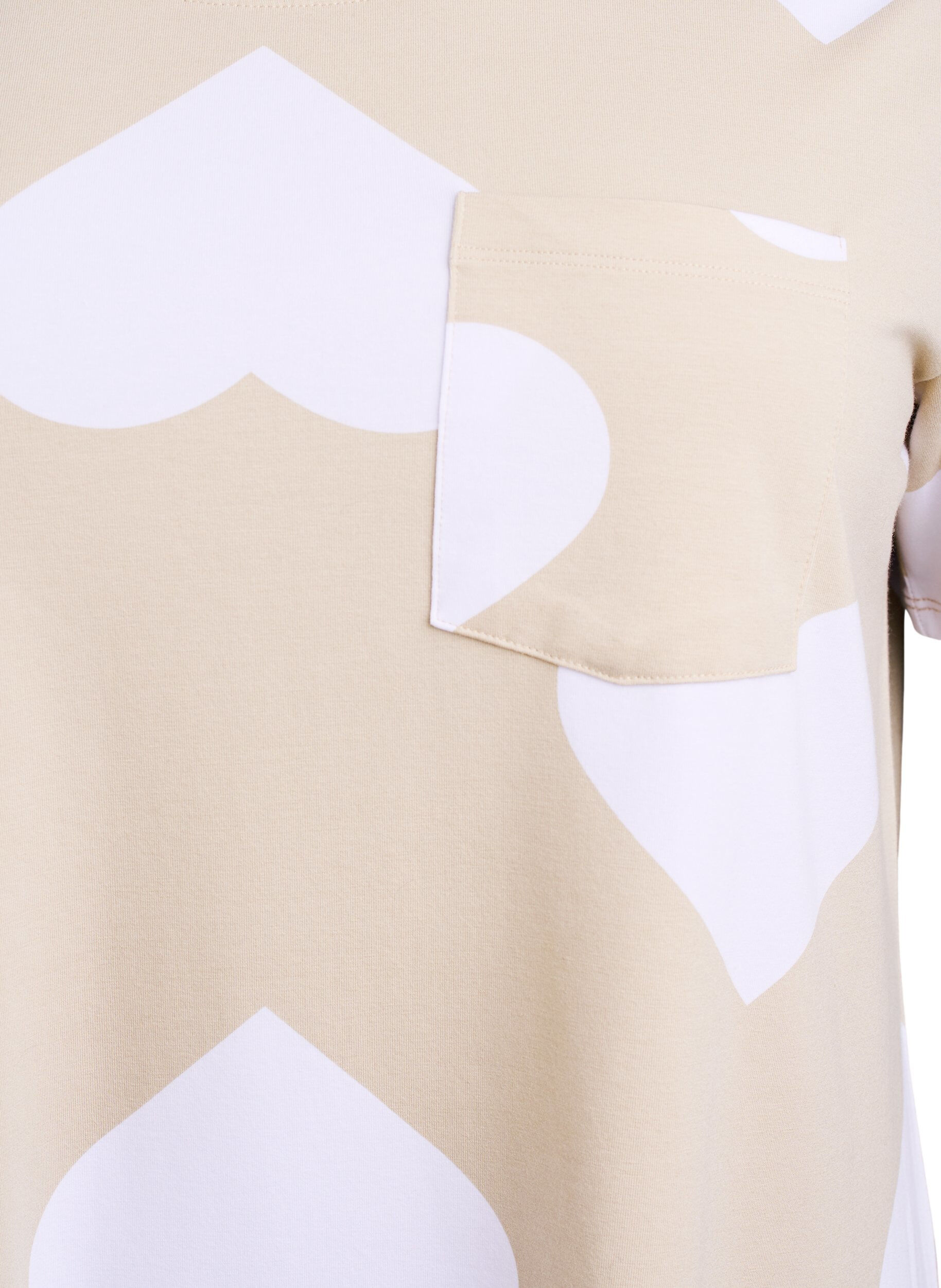 ZizziLanges Nachtshirt aus Modal-Mischung mit Herzen, Beige, Packshot image number 2