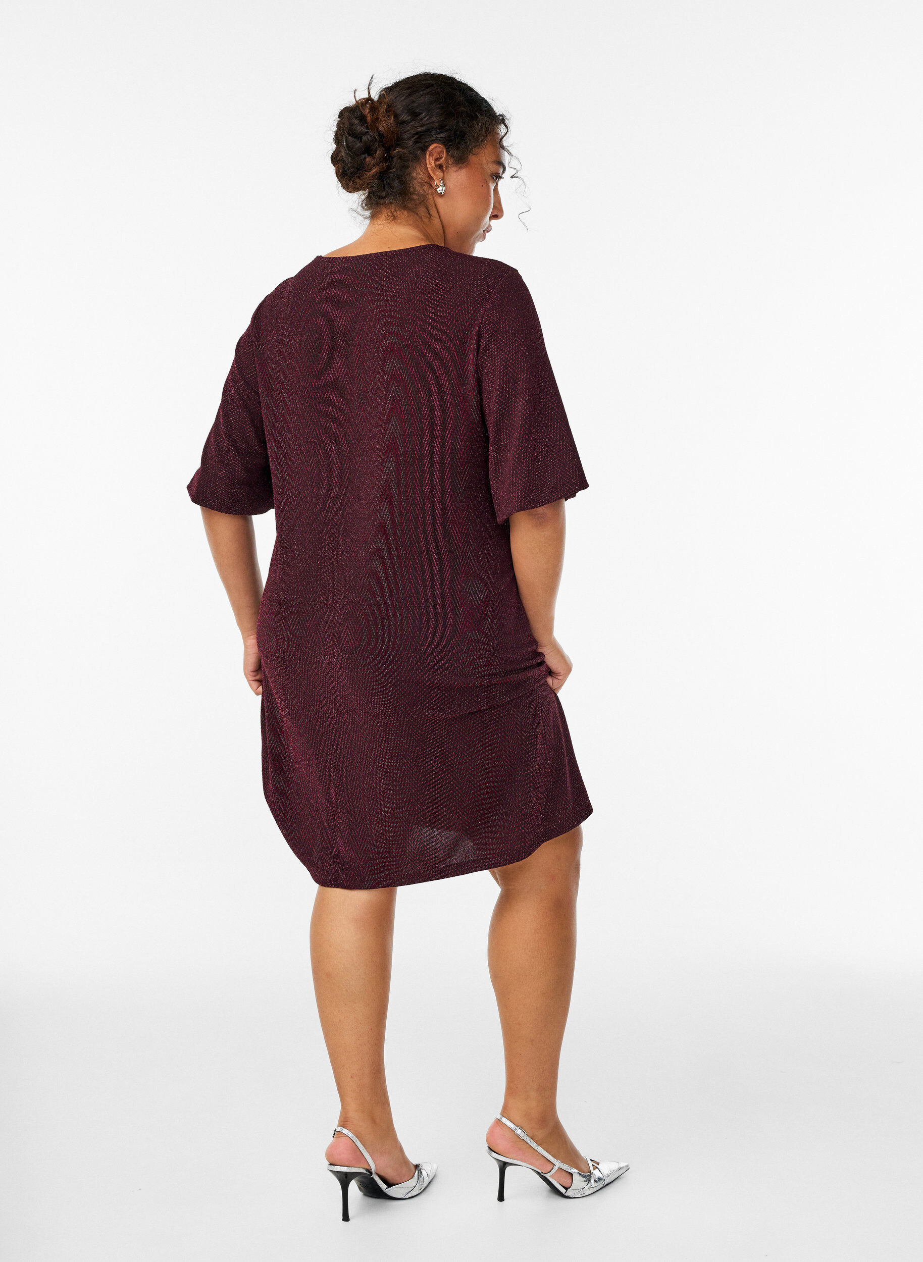 ZizziKurzes Kleid mit einem Glitzermuster, Dunkles Bordeaux, Model image number 2