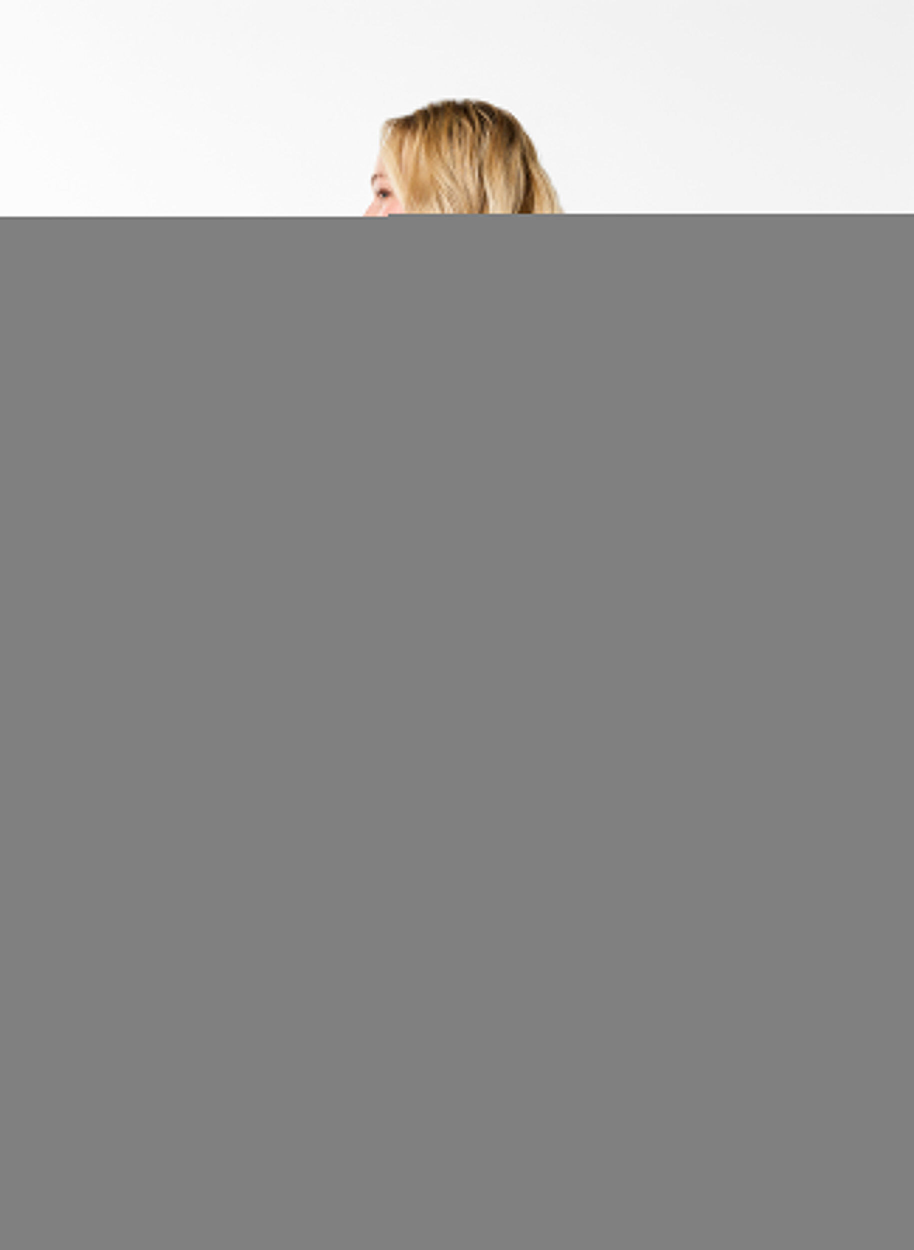 ZizziMorgenmantel mit Rei&szlig;verschluss und Kapuze, Grau, Model image number 2