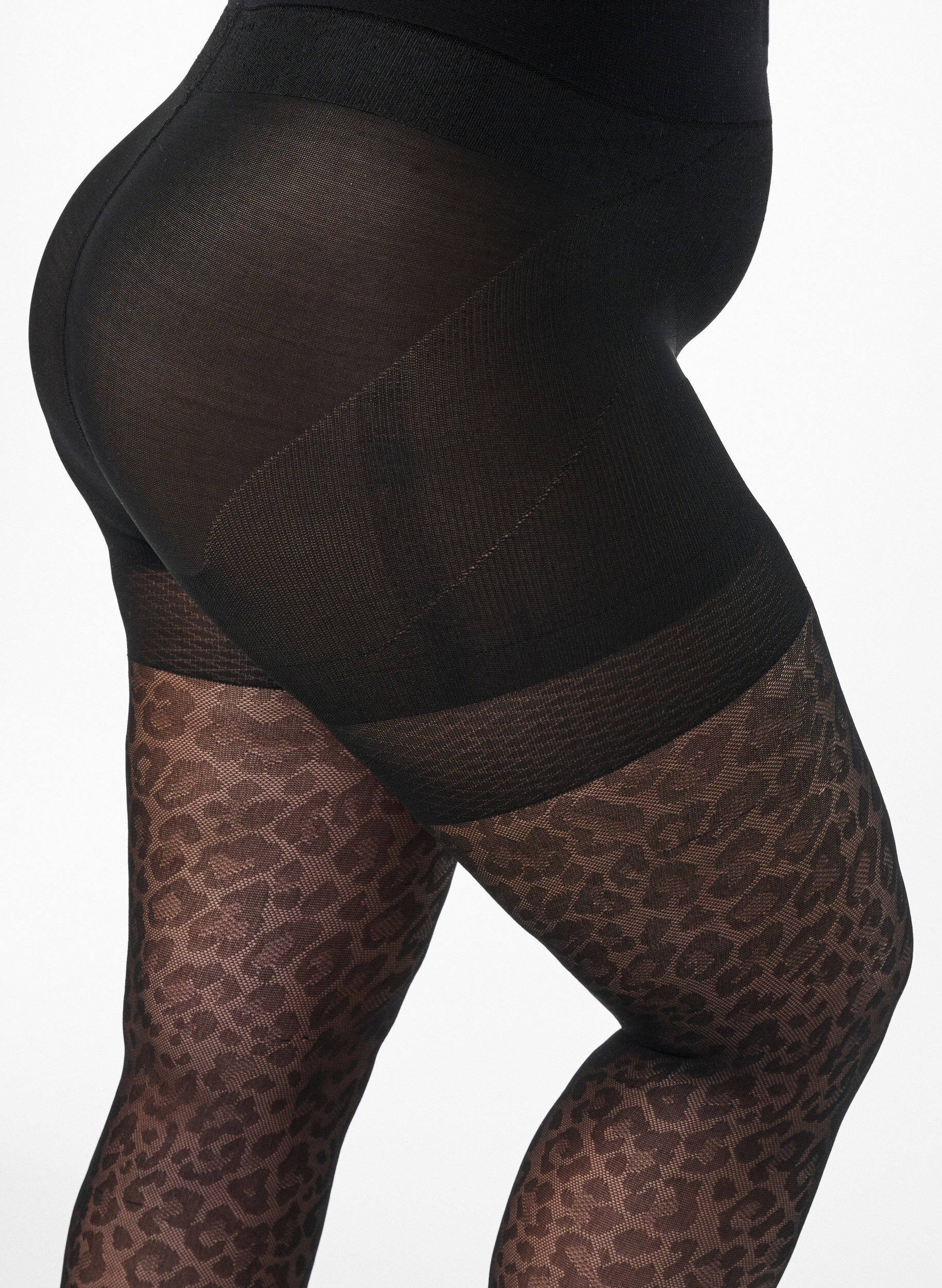 Zizzi50 Denier Strumpfhose mit Leopardenmuster und Push-up, Schwarz, Packshot image number 2