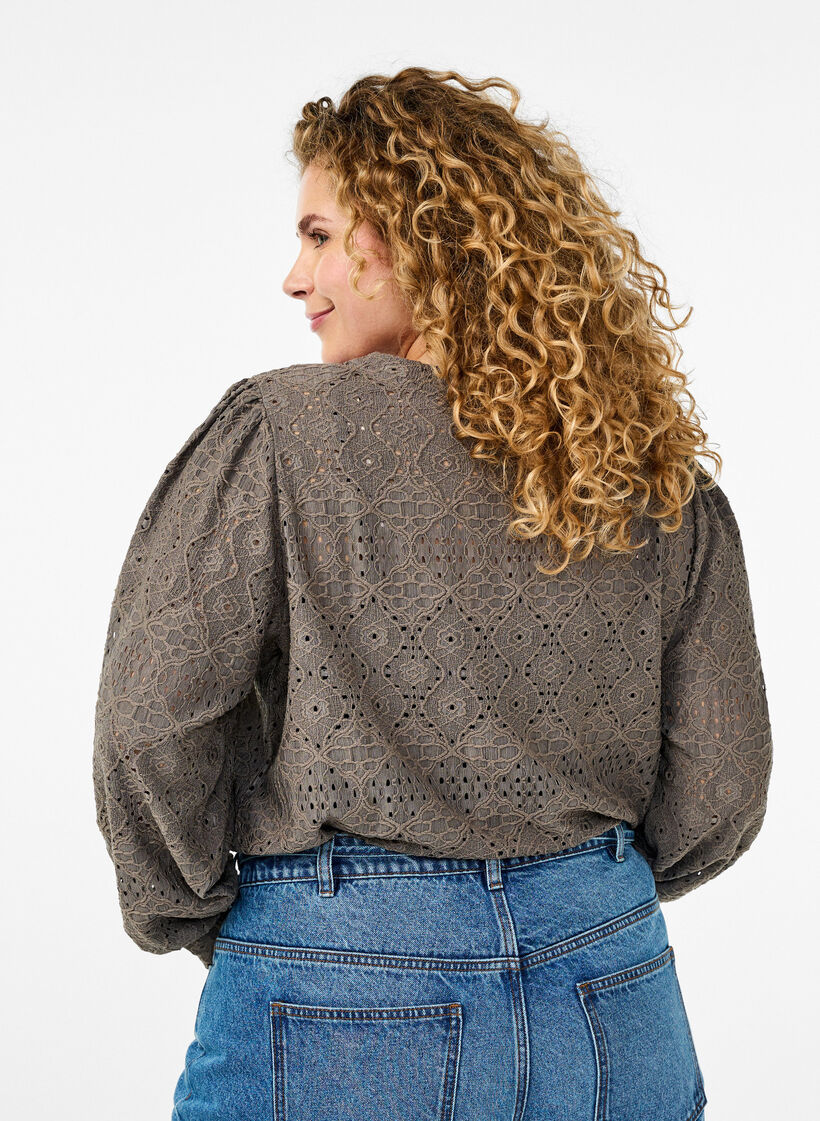 Langärmlige Bluse mit Lochmuster, Braun, Model image number 2