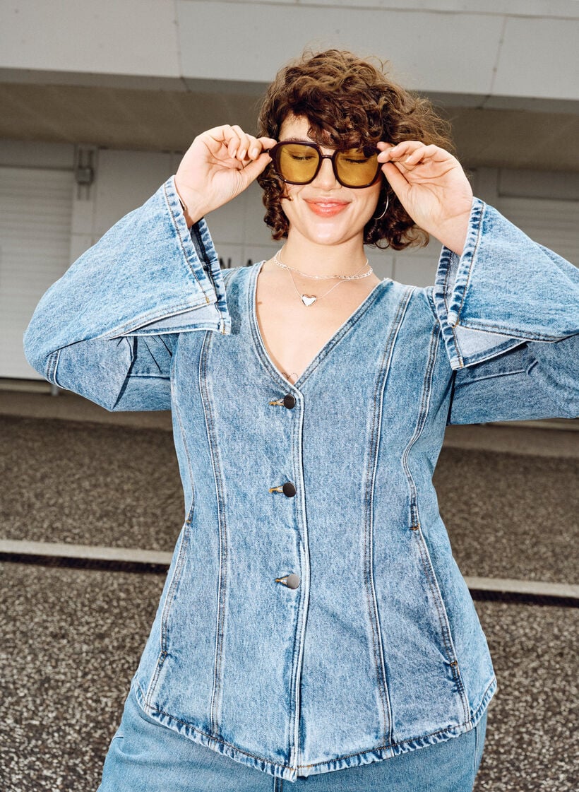 Jeansjacke mit formgebenden N&auml;hten und V-Ausschnitt, Blau, Image image number 0