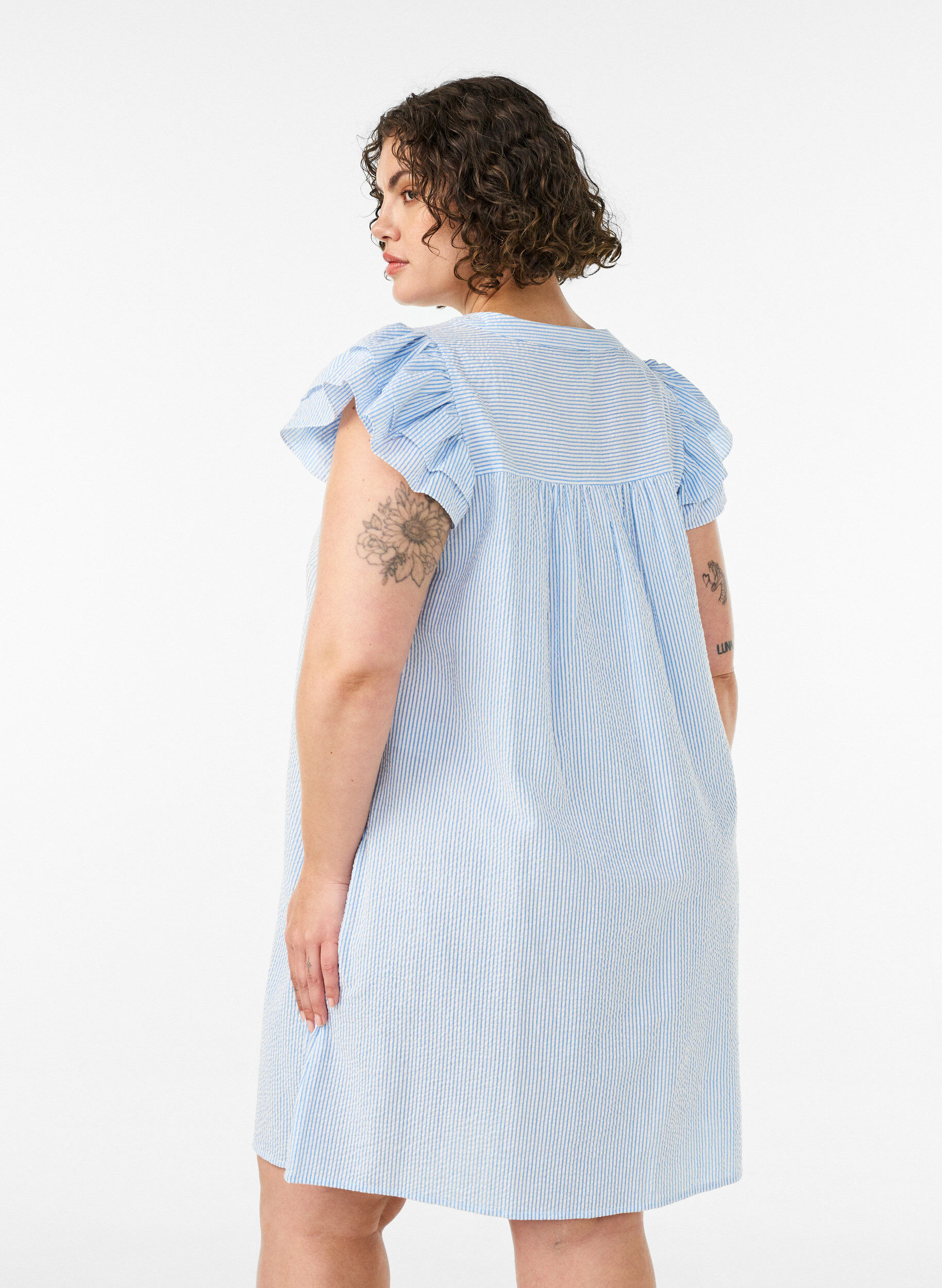 ZizziGestreiftes Kleid aus Baumwolle mit R&uuml;schen und A-Linien-Schnitt, Blau, Model image number 2