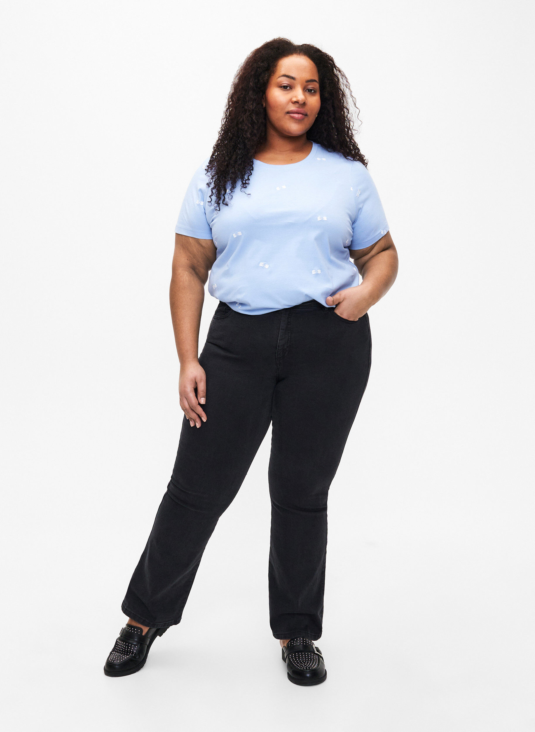 ZizziT-Shirt aus Bio-Baumwolle mit Schleifen, Serenity W. Bow Emb., Model image number 2