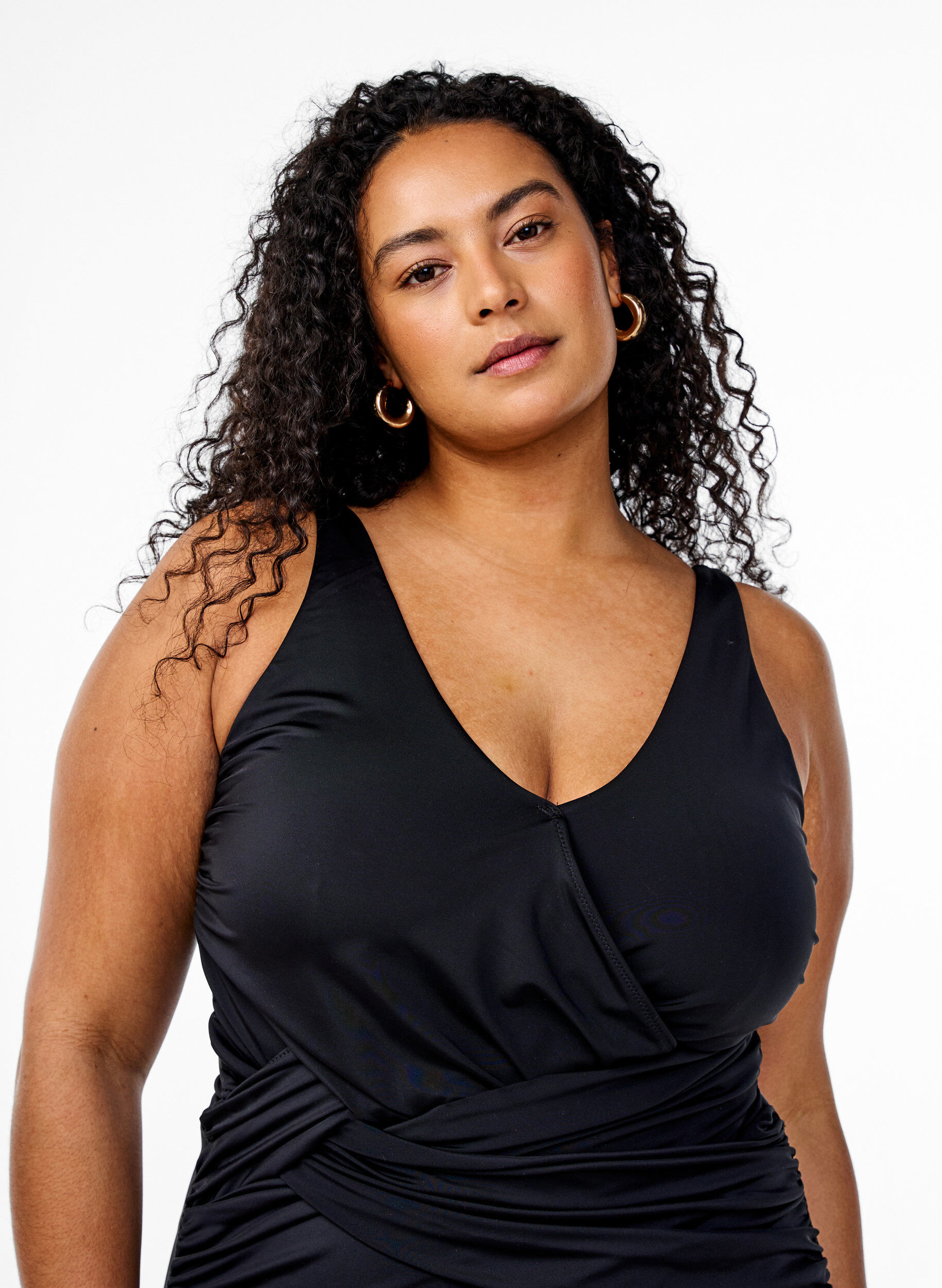 ZizziBadeanzug mit gekreuztem Raffungselement, Schwarz, Model image number 2