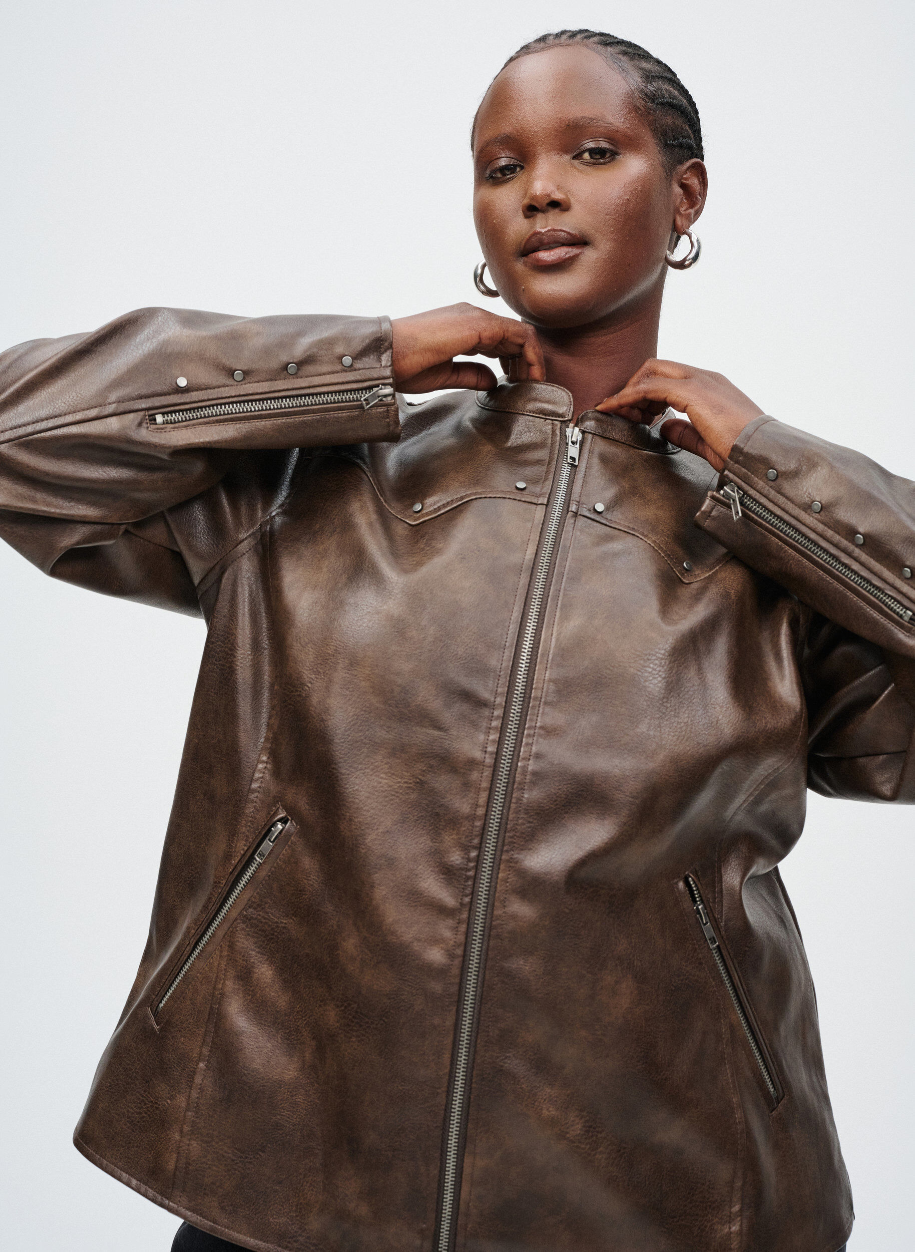 ZizziKunstlederjacke mit Nieten und Taschen, Braun, Image image number 0