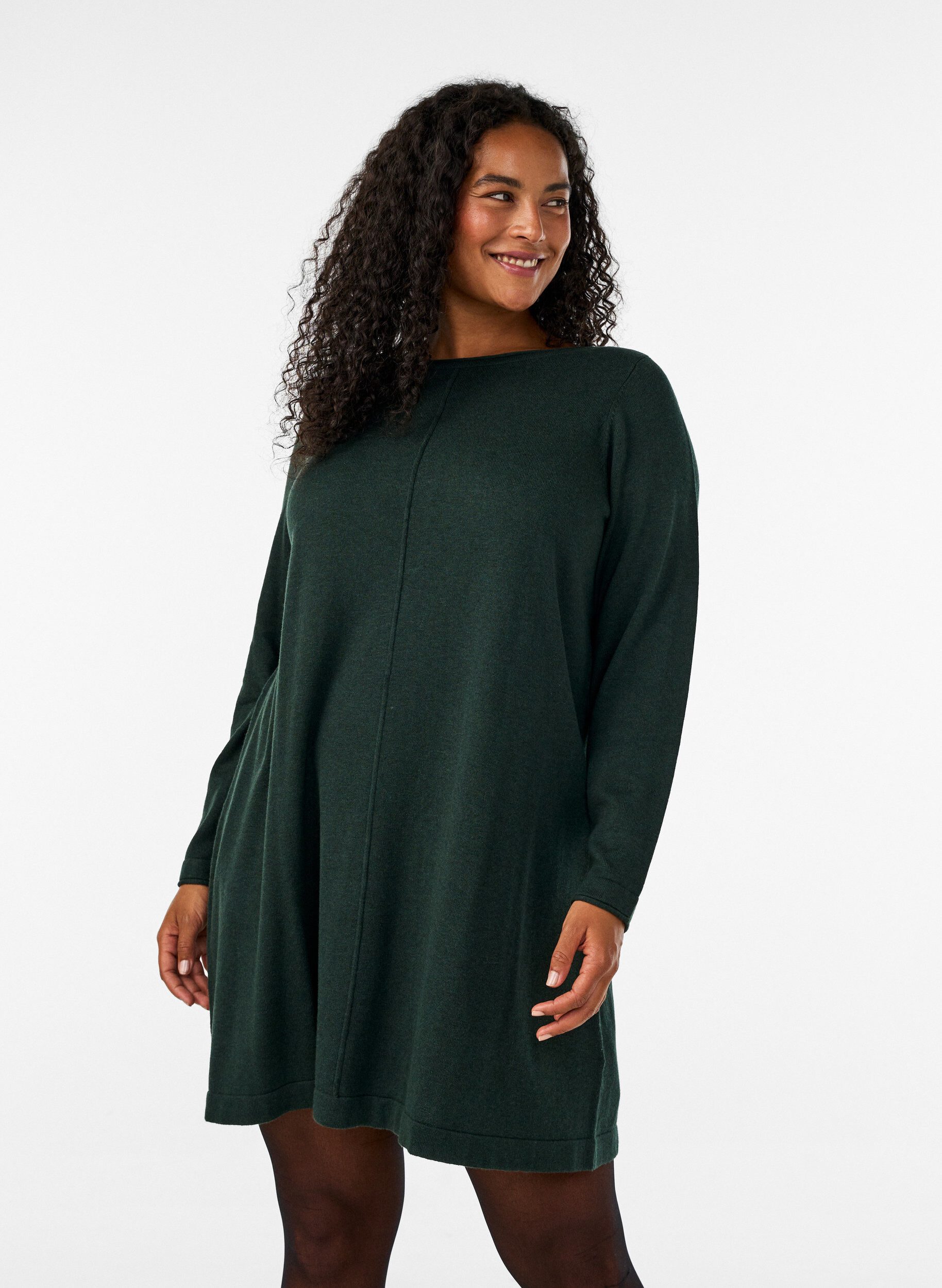 Strickkleid aus Baumwoll-Viskose-Mischung, Gr&uuml;n, Model