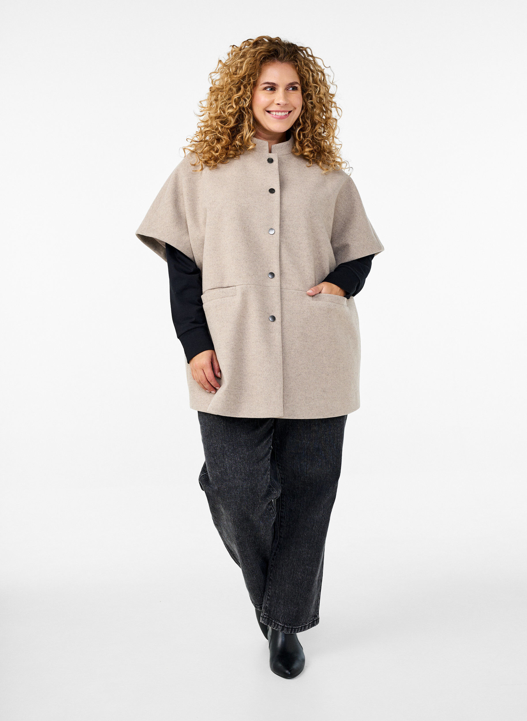 ZizziCape-Jacke in Wolloptik mit kurzen &Auml;rmeln, Simply Taupe Mel., Model image number 2