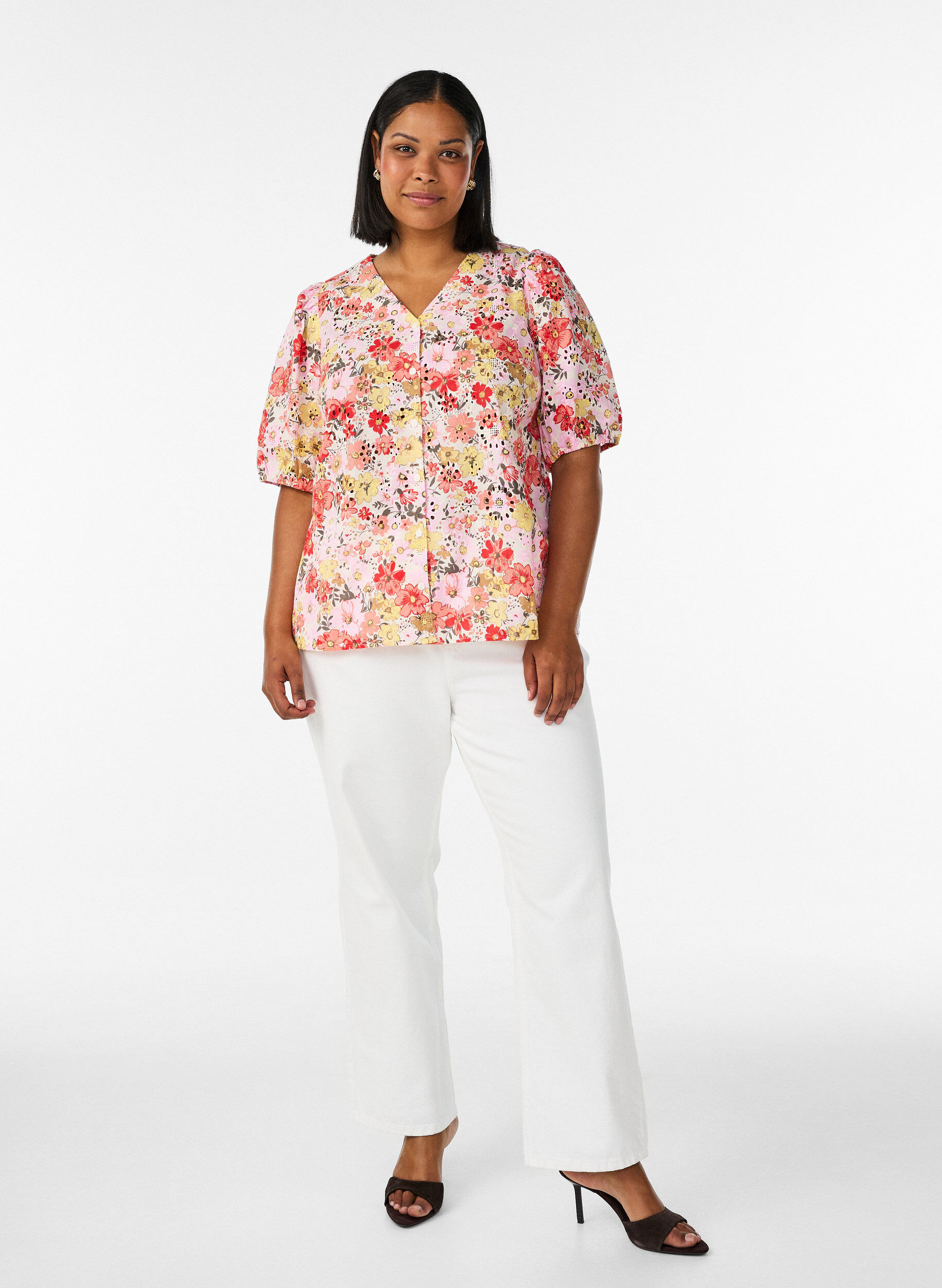 ZizziGebl&uuml;mte Bluse mit Lochstickerei und V-Ausschnitt, Rot, Model image number 1