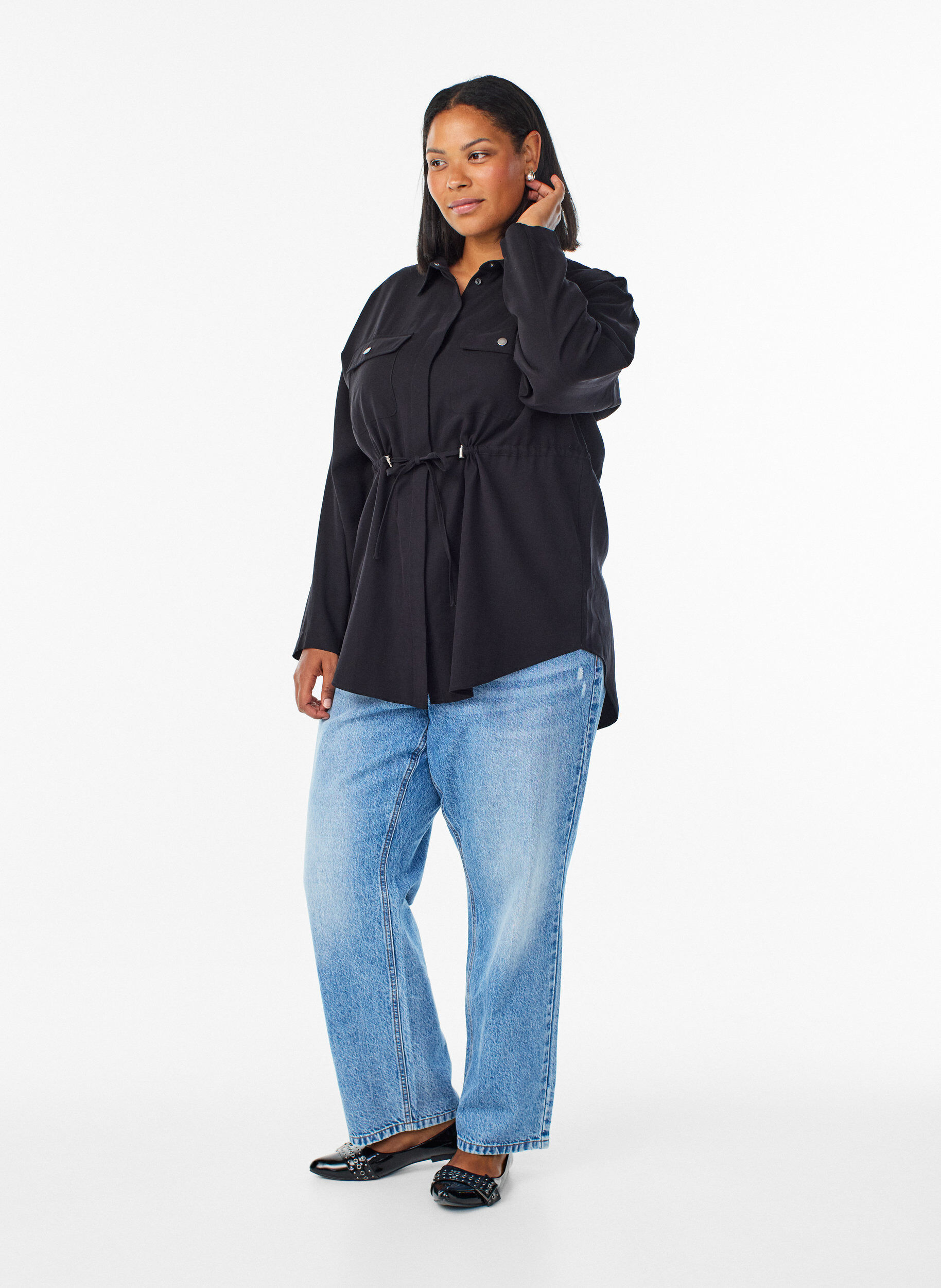 ZizziTunika mit Brusttaschen und verstellbarer Taille, Schwarz, Model image number 1