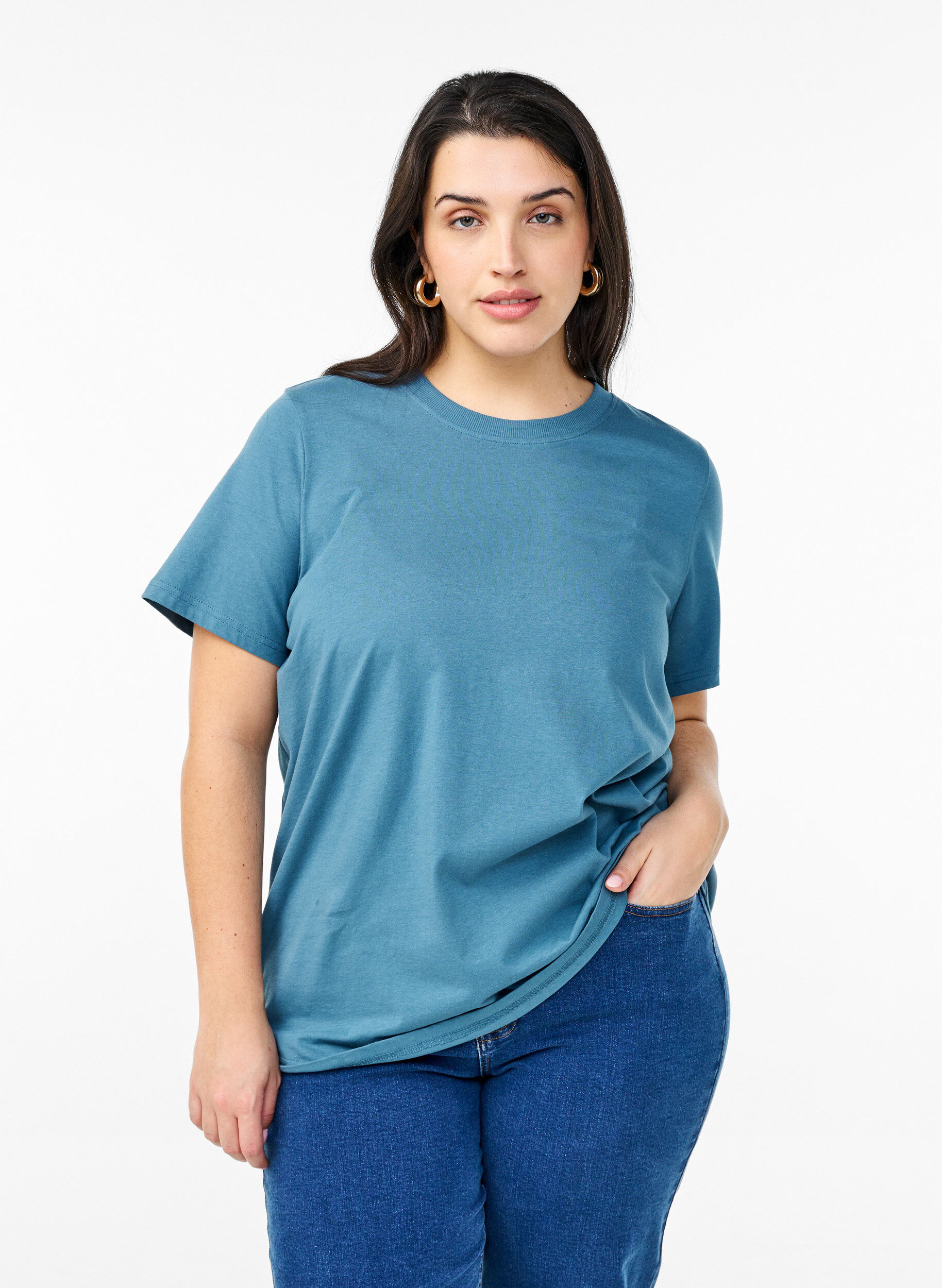 Basic-T-Shirt aus Baumwolle mit Rundhalsausschnitt, Grau, Model