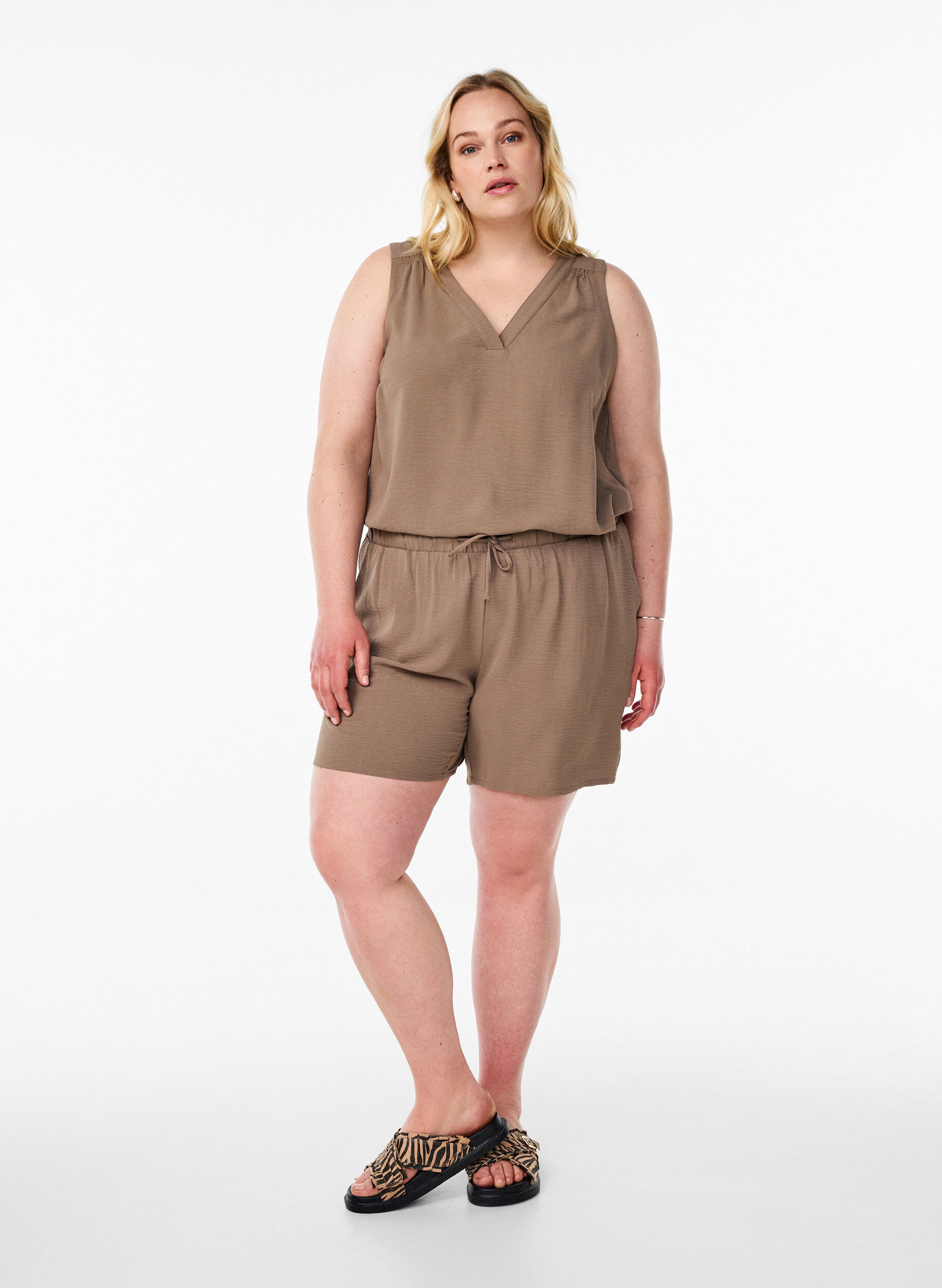 ZizziKurze Hose mit Taschen und elastischem Bund, Braun, Model image number 1