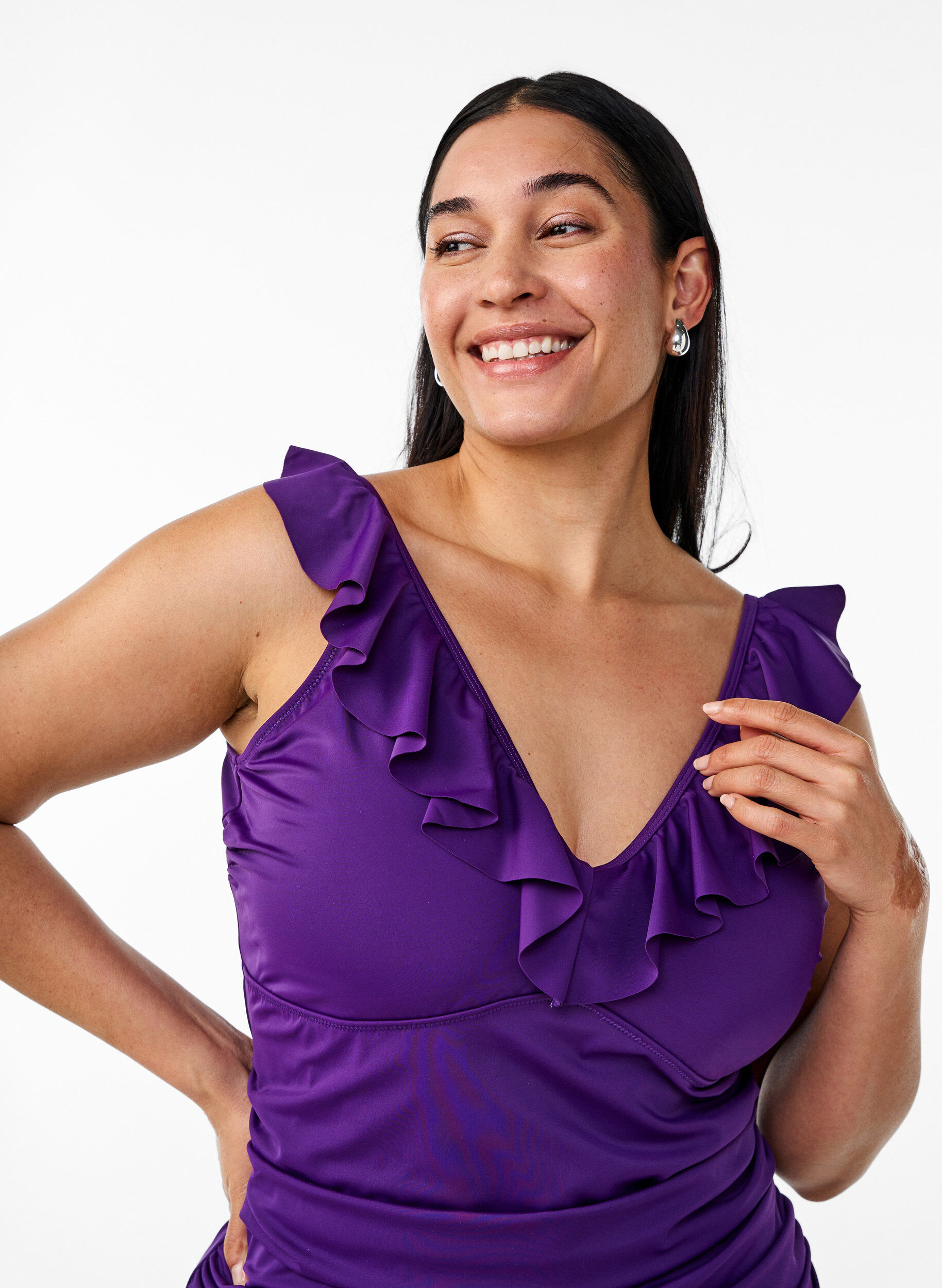 ZizziBadeanzug mit R&uuml;schen und herausnehmbarer Polsterung, Lila, Model image number 2