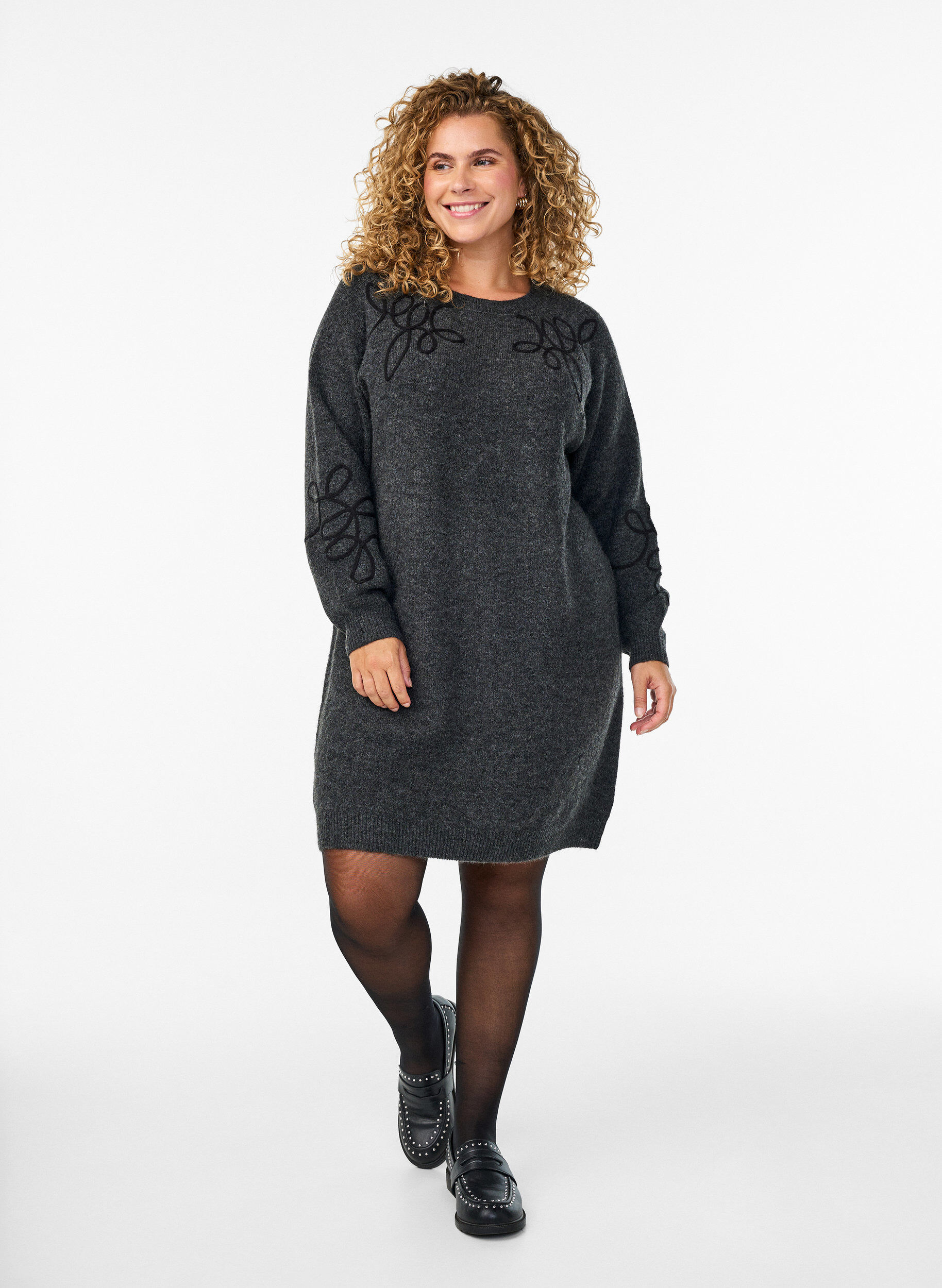 Kurzes Strickkleid mit aufgen&auml;hten Kordeldetails, Grau, Model