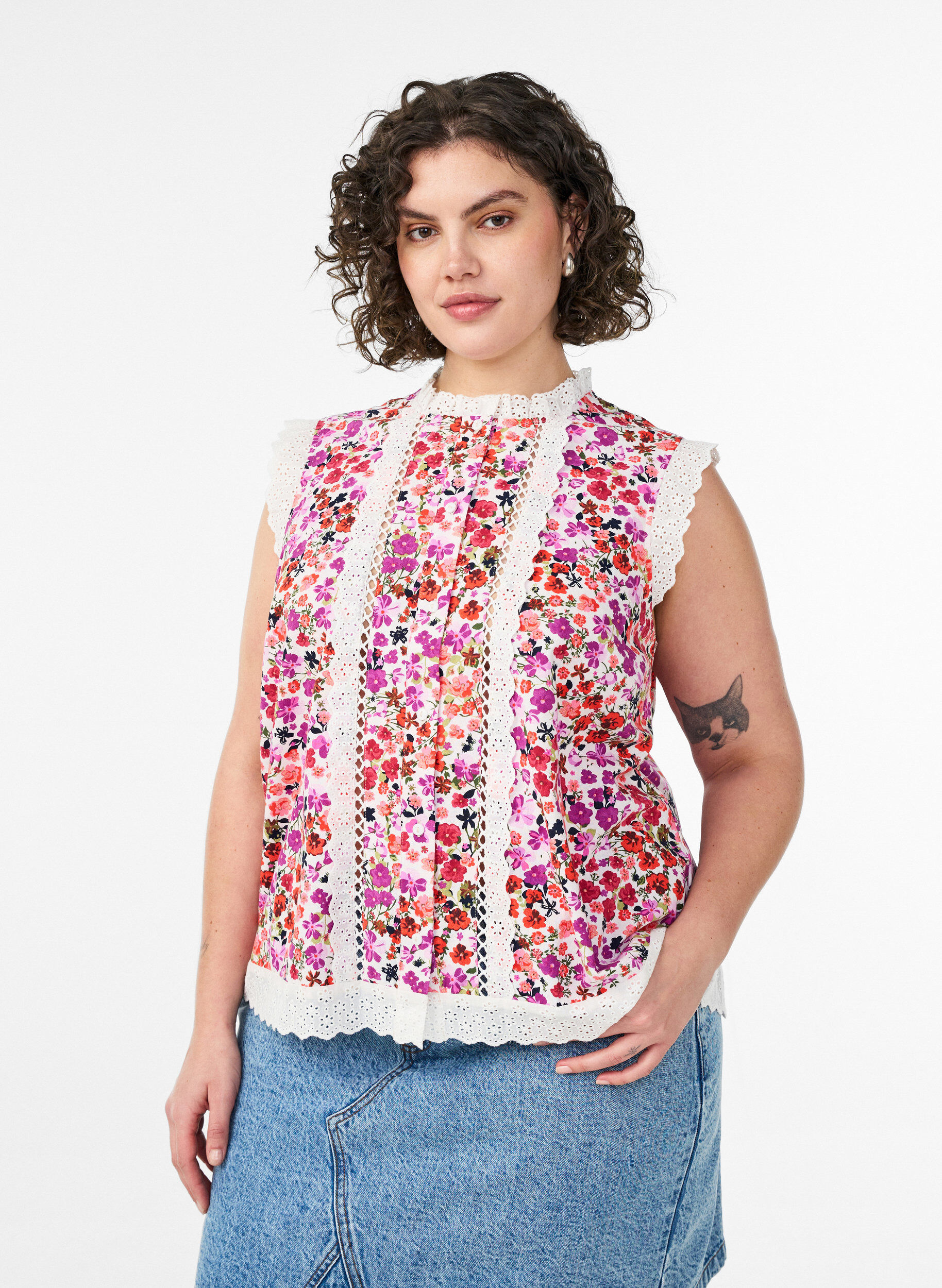 &Auml;rmellose Bluse aus Baumwolle mit Blumenprint und Broderie Anglaise, Pink, Model