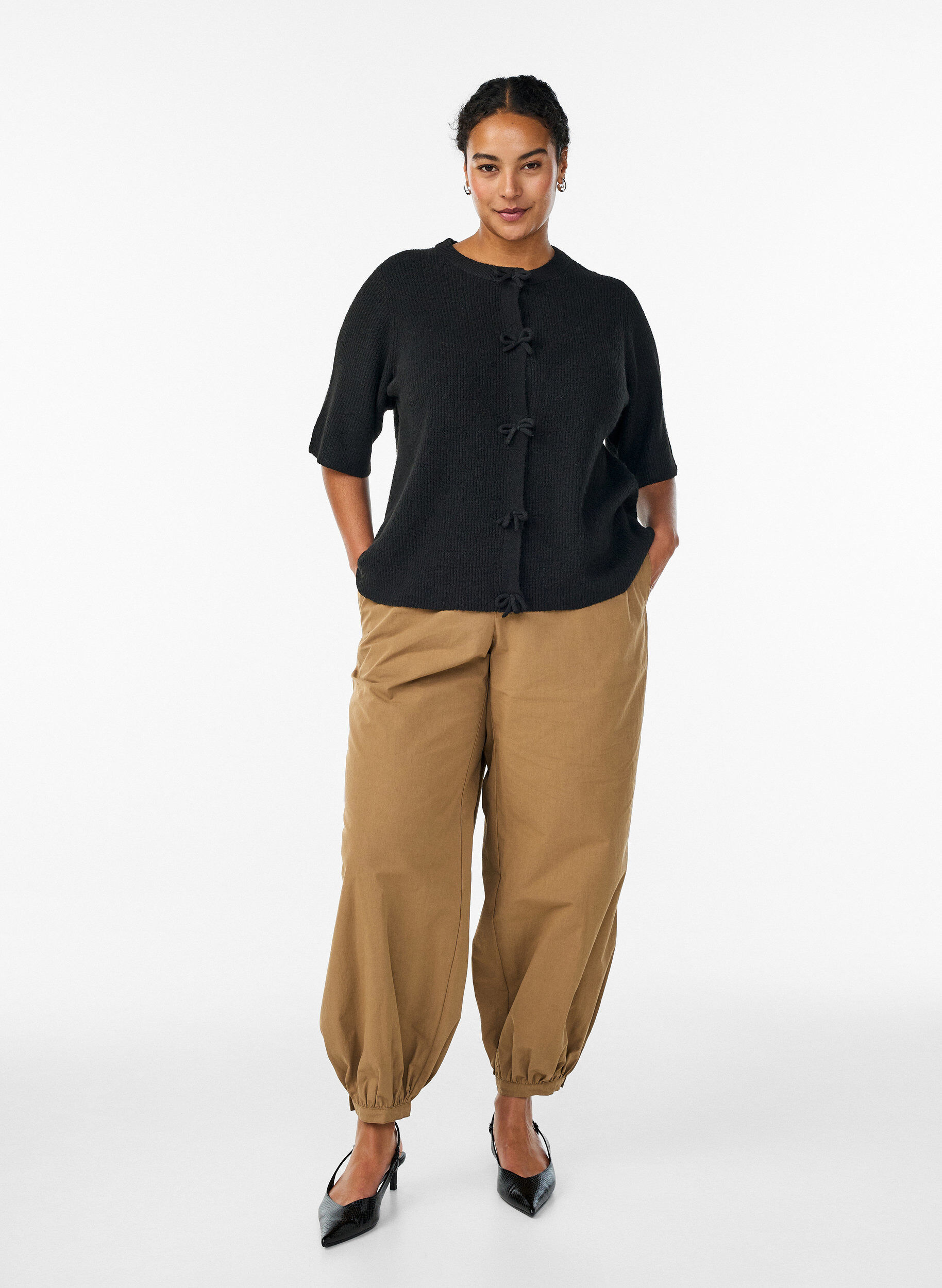 ZizziKurz&auml;rmelige Strickjacke mit Schleifen, Schwarz, Model image number 1