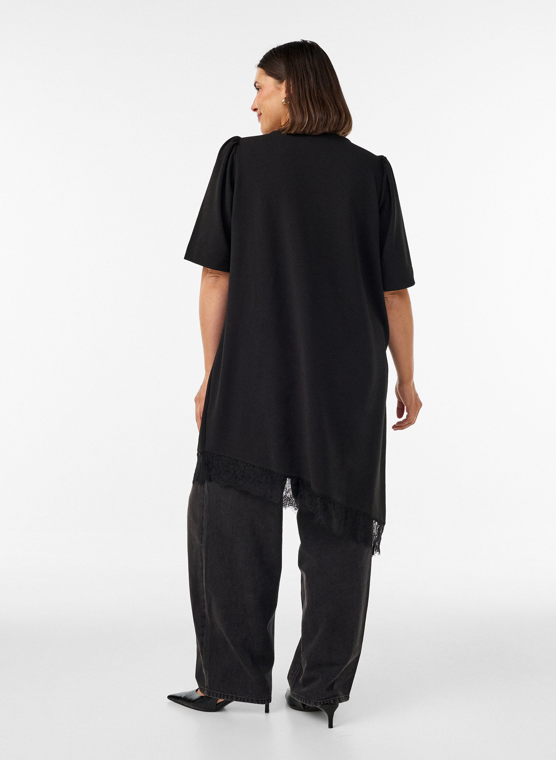 ZizziTunika mit asymmetrischem Spitzenbesatz, Schwarz, Model image number 2