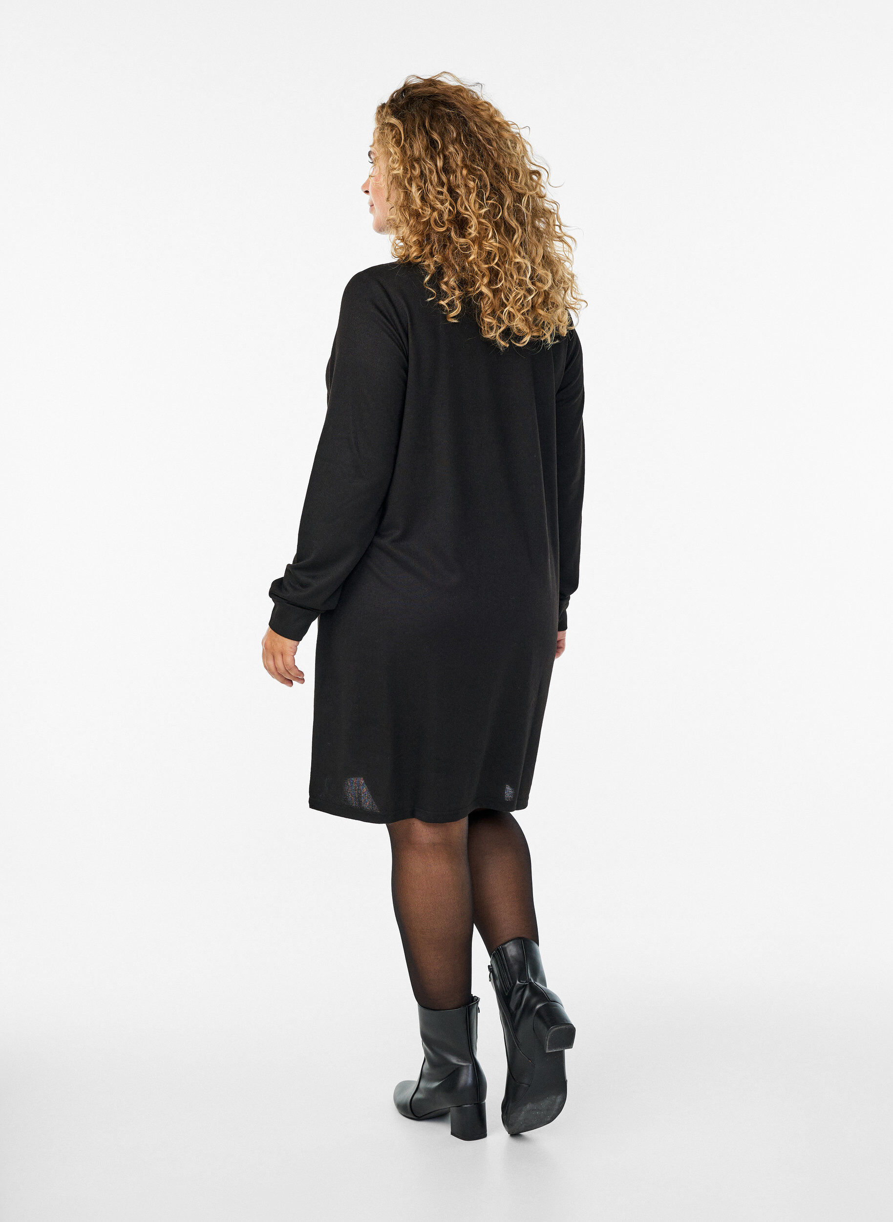 ZizziKurzes Polokleid mit Kn&ouml;pfen und langen &Auml;rmeln, Schwarz, Model image number 2