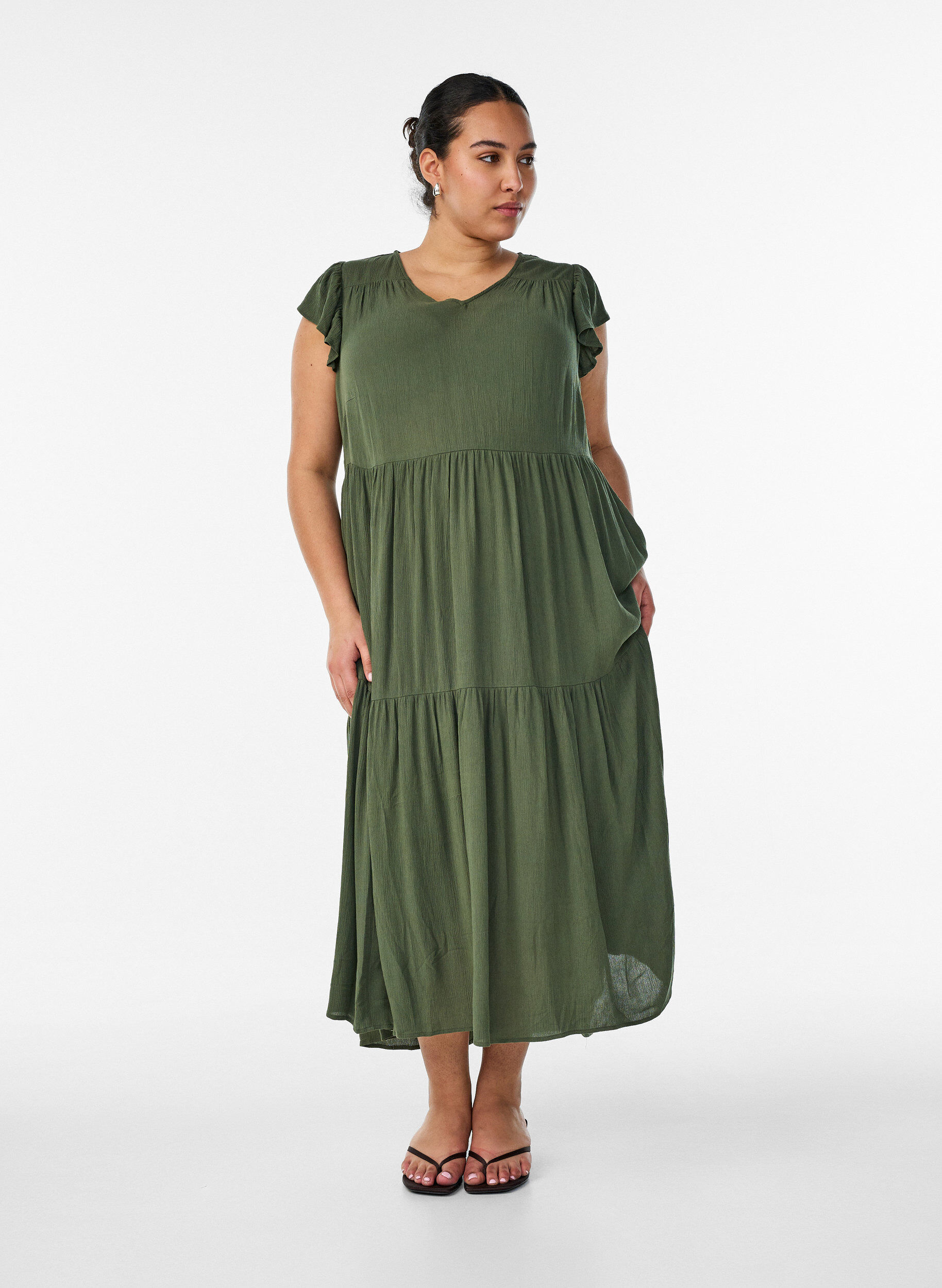 Midikleid aus Viskose mit R&uuml;schen&auml;rmeln, Gr&uuml;n, Model