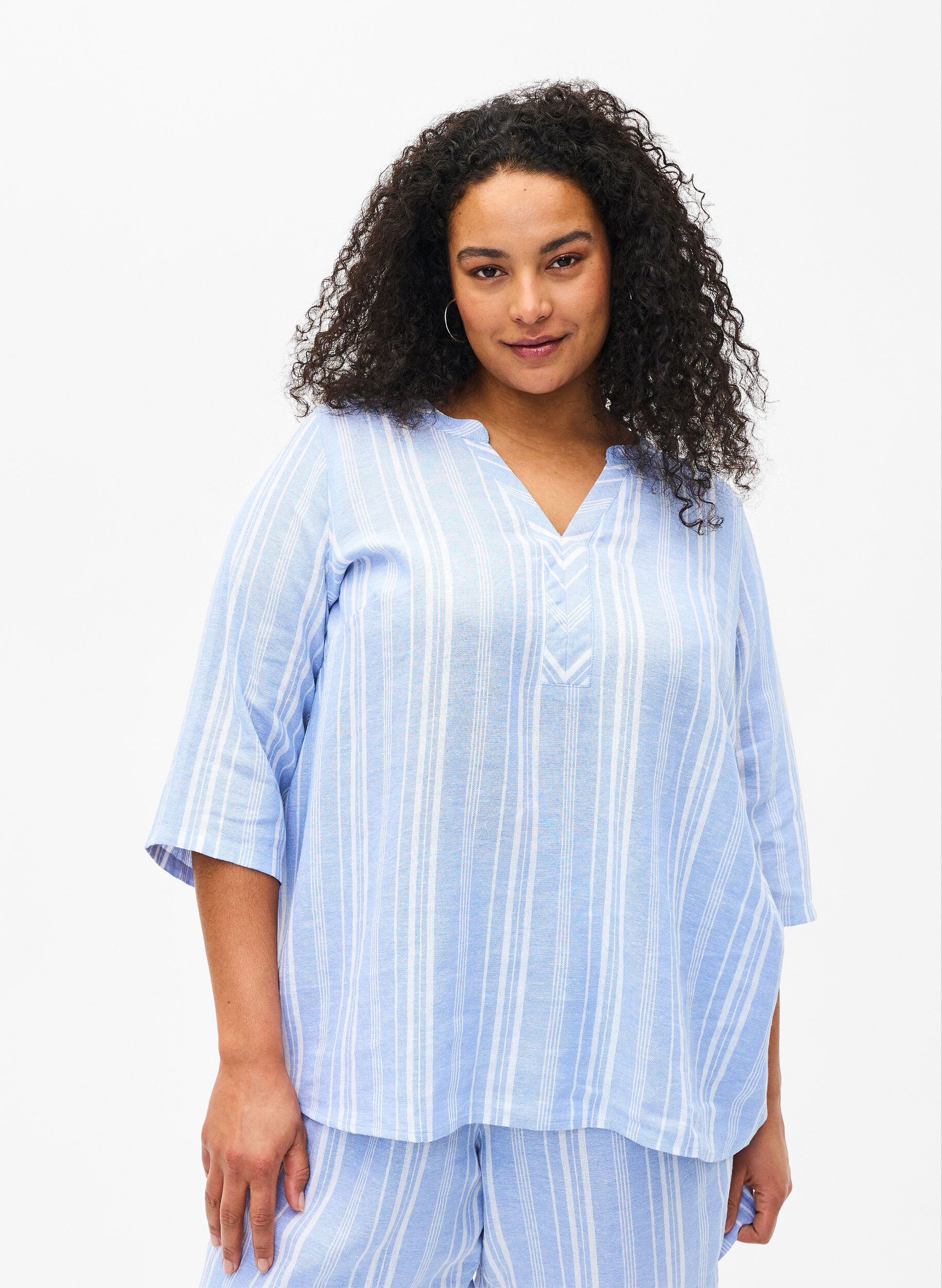 ZizziGestreifte Bluse aus einer Leinen-Viskose-Mischung, Blau, Model image number 0