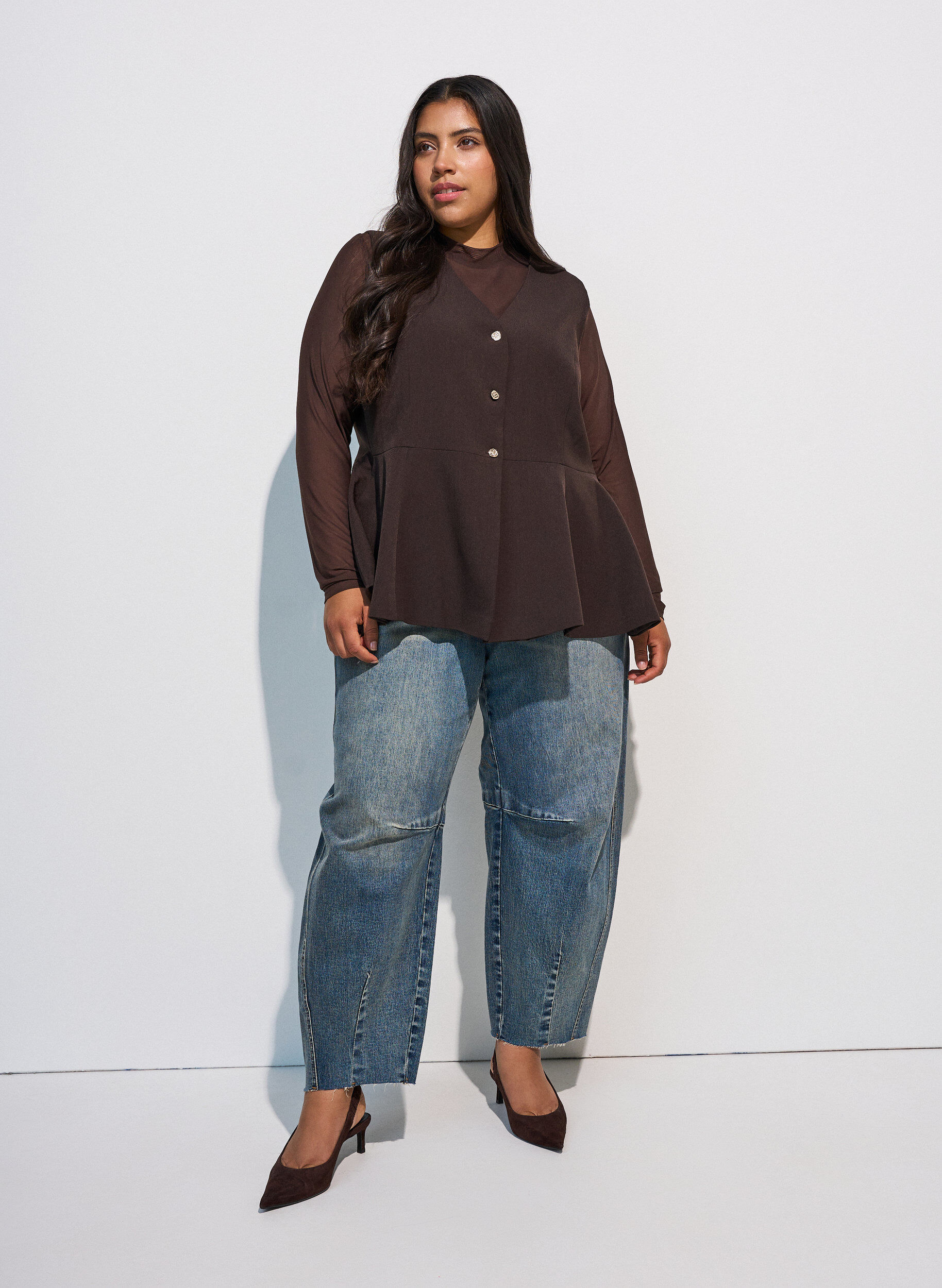 ZizziEnganliegende Mesh-Bluse mit langen &Auml;rmeln, Braun, Model image number 1