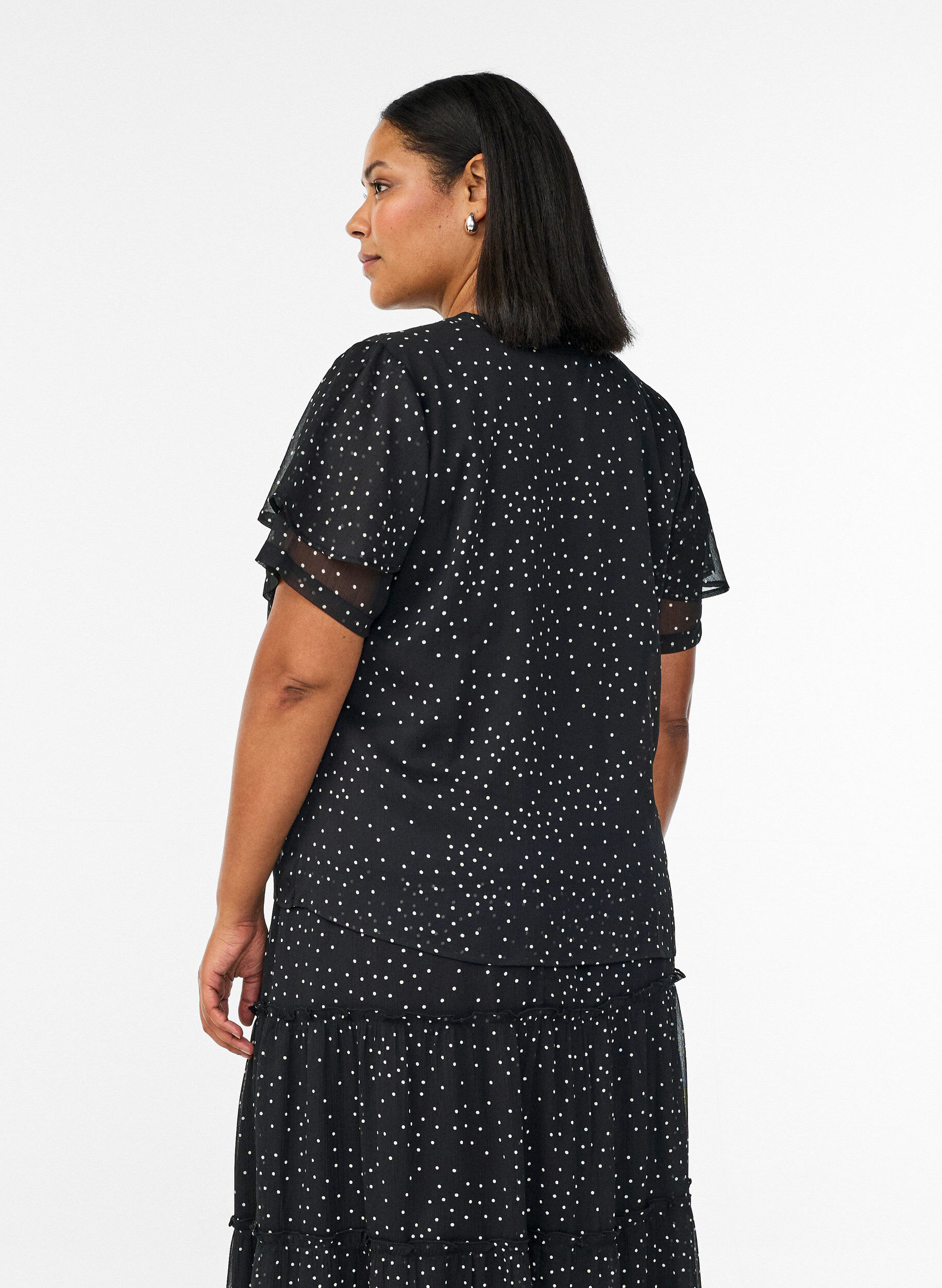 ZizziChiffonbluse mit Polka Dots und Volant&auml;rmeln, Schwarz, Model image number 2
