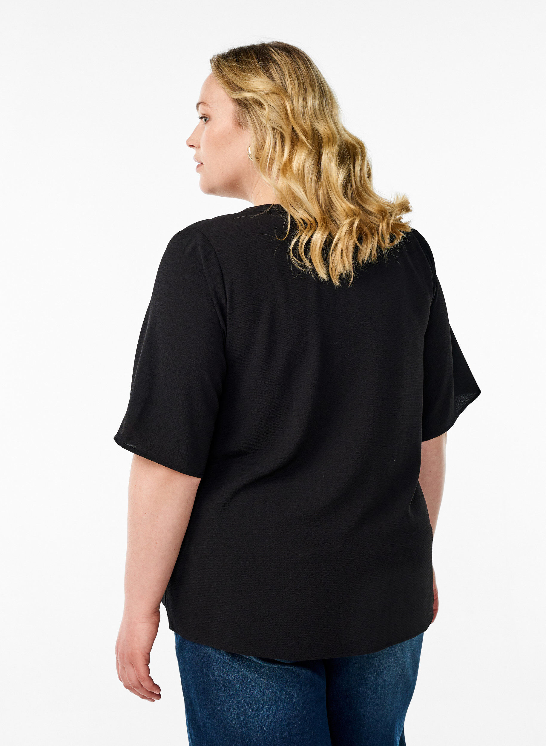 ZizziKurz&auml;rmlige Bluse mit V-Ausschnitt, Schwarz, Model image number 2