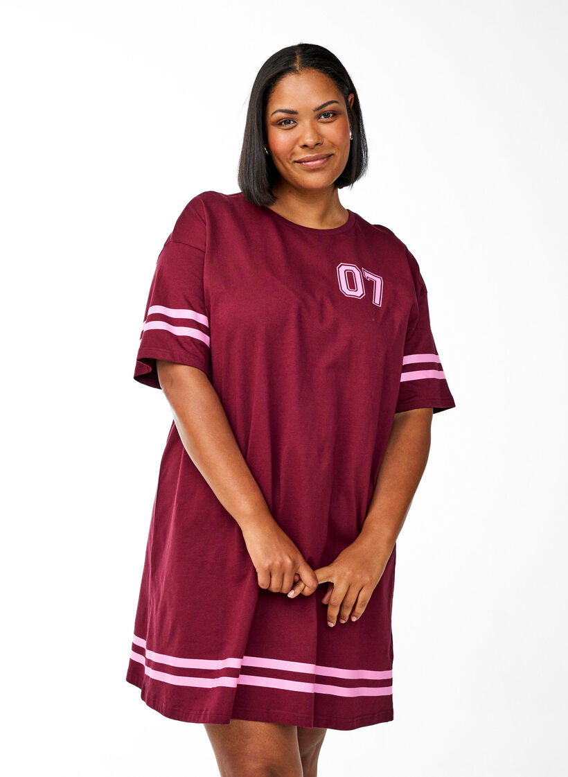 Sportliches T-Shirtkleid aus Baumwolle., Dunkles Bordeaux, Model image number 0