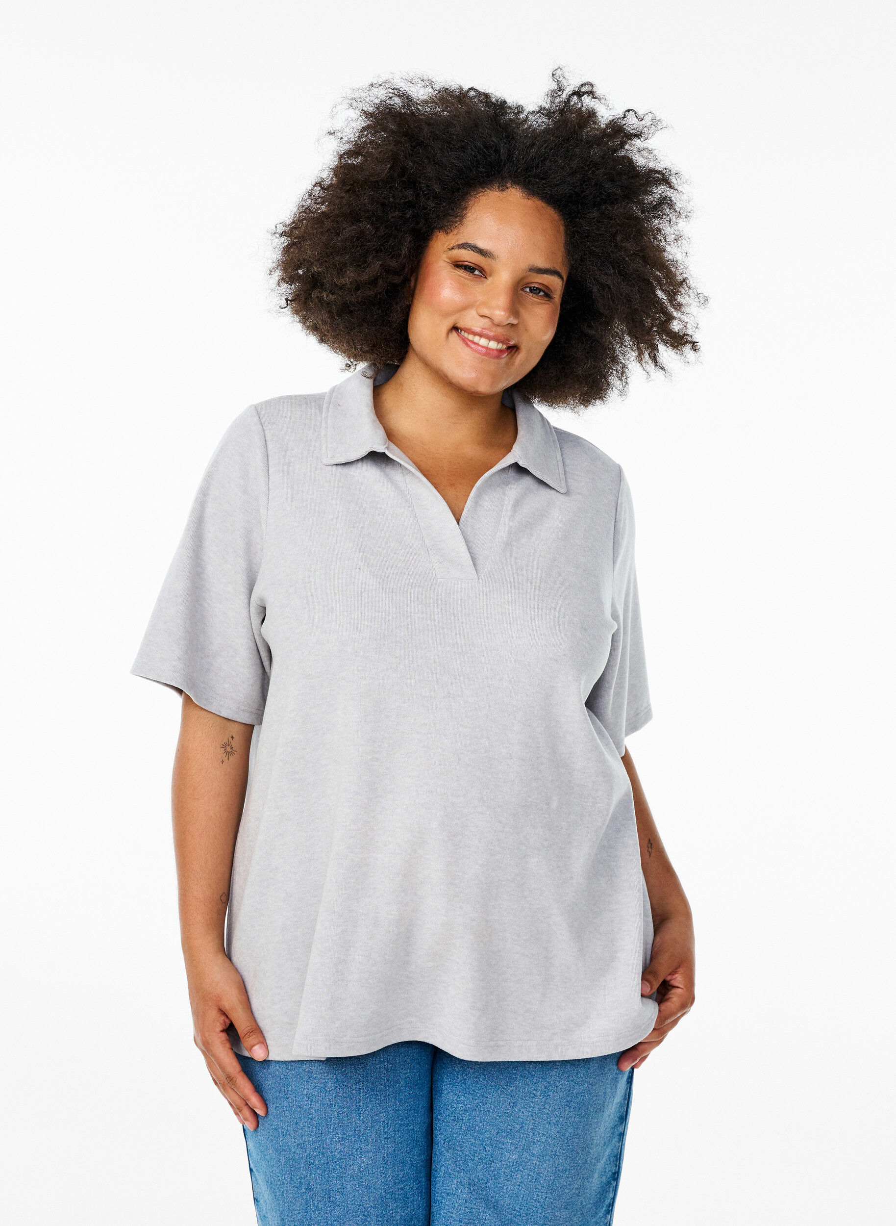 Jersey Bluse mit Kragen und kurzen &Auml;rmeln, Grau, Model