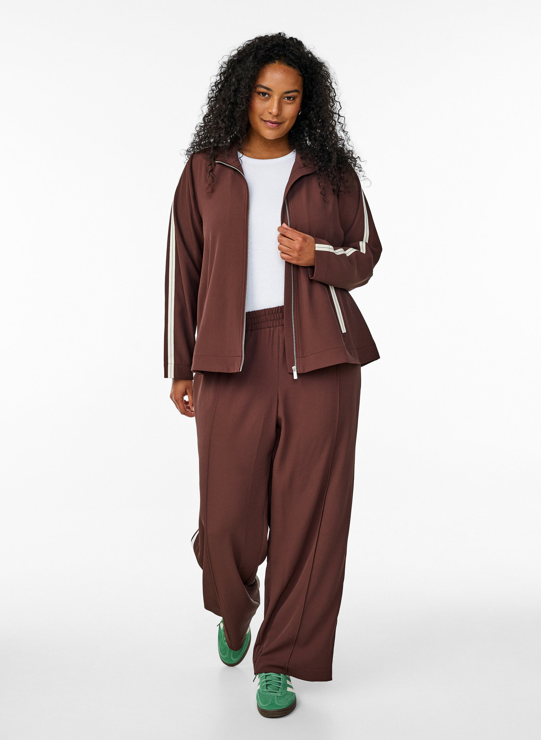 ZizziTrainingsjacke mit sportlichen Details und Rei&szlig;verschluss, Braun, Model image number 1