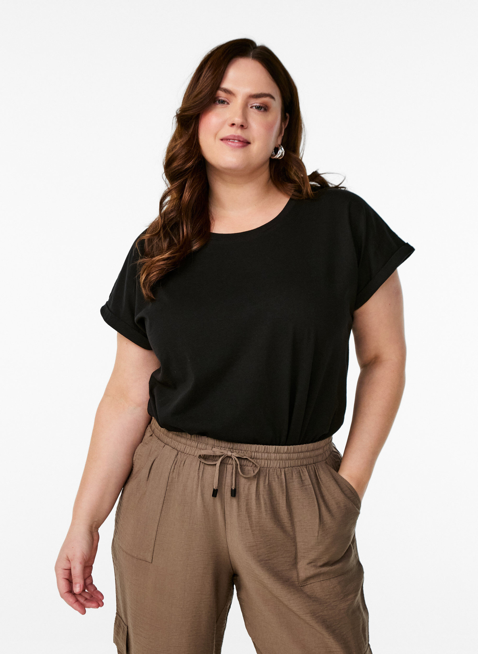 ZizziKurz&auml;rmeliges T-Shirt aus einer Baumwollmischung, Schwarz, Model image number 0