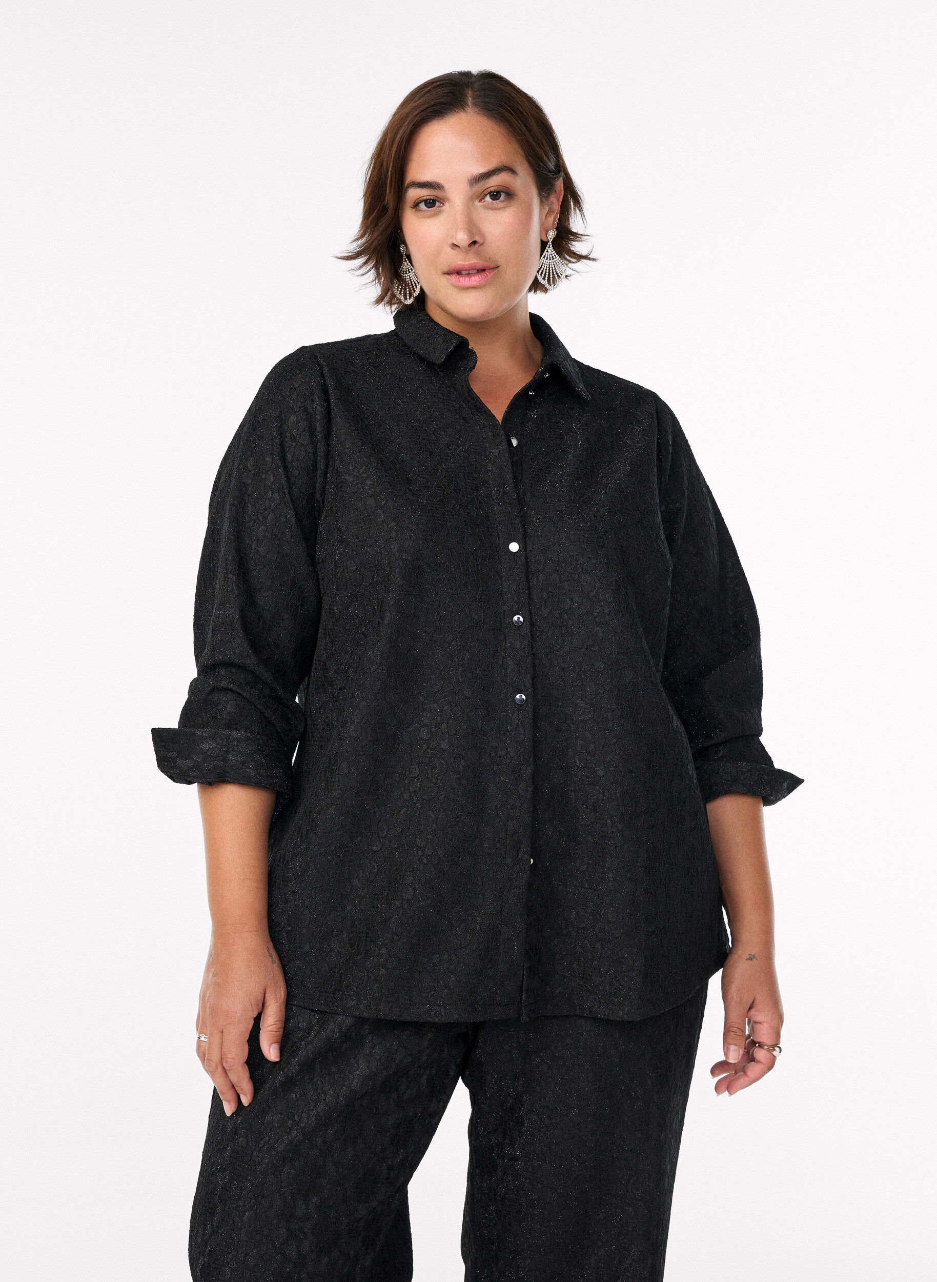 Bluse mit Spitzenstruktur und Glitzerfaden, Schwarz, Model