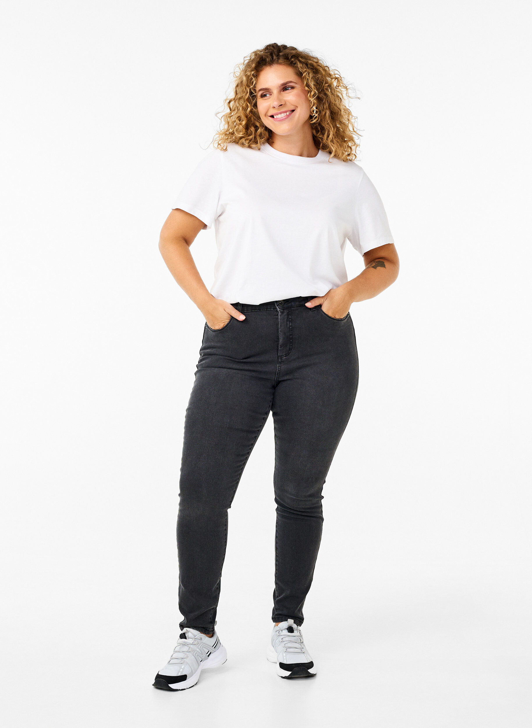 ZizziAmy Jeans mit hoher Taille und extra schlanker Passform, Grau, Model image number 0