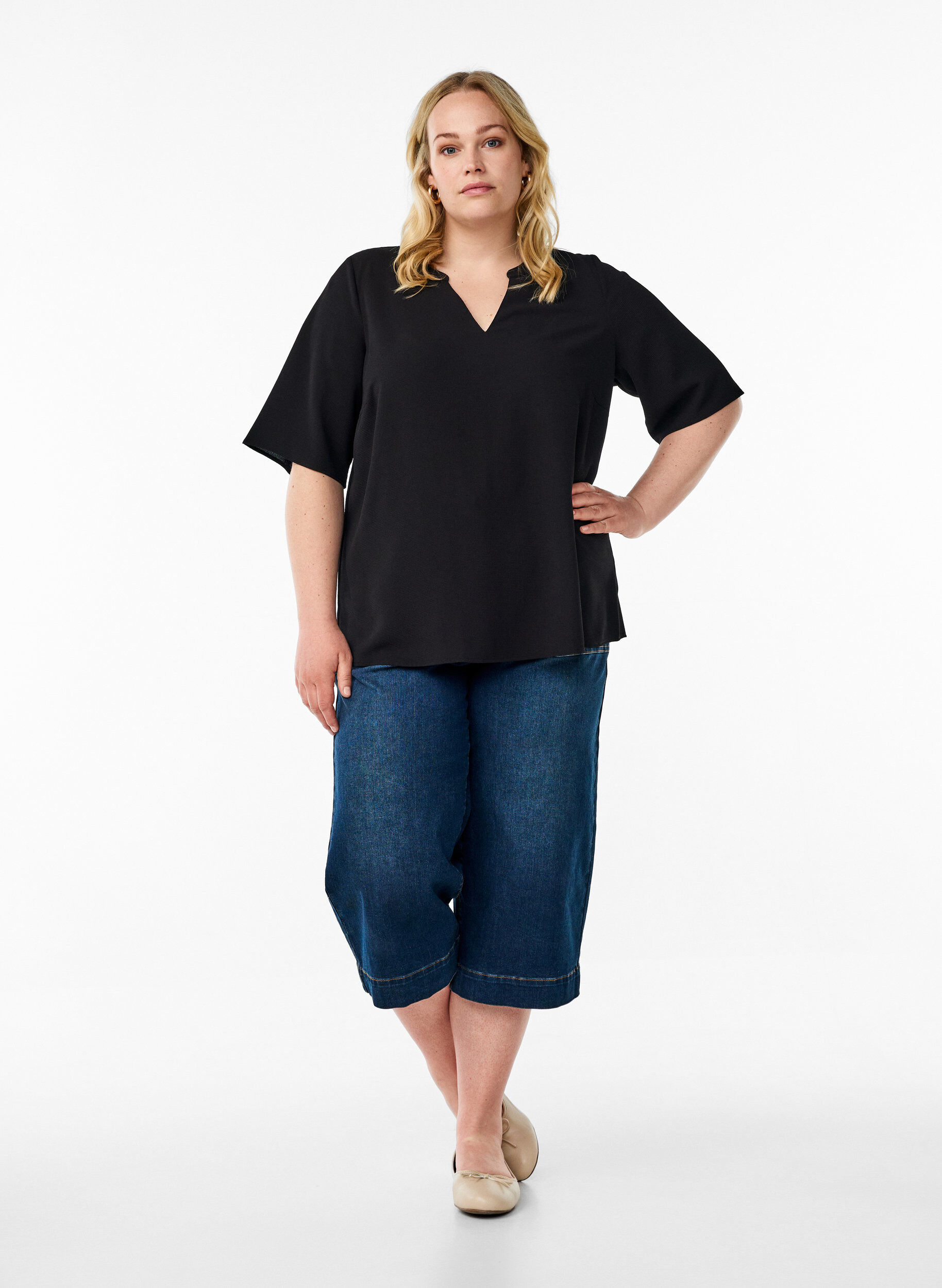 ZizziKurz&auml;rmlige Bluse mit V-Ausschnitt, Schwarz, Model image number 1