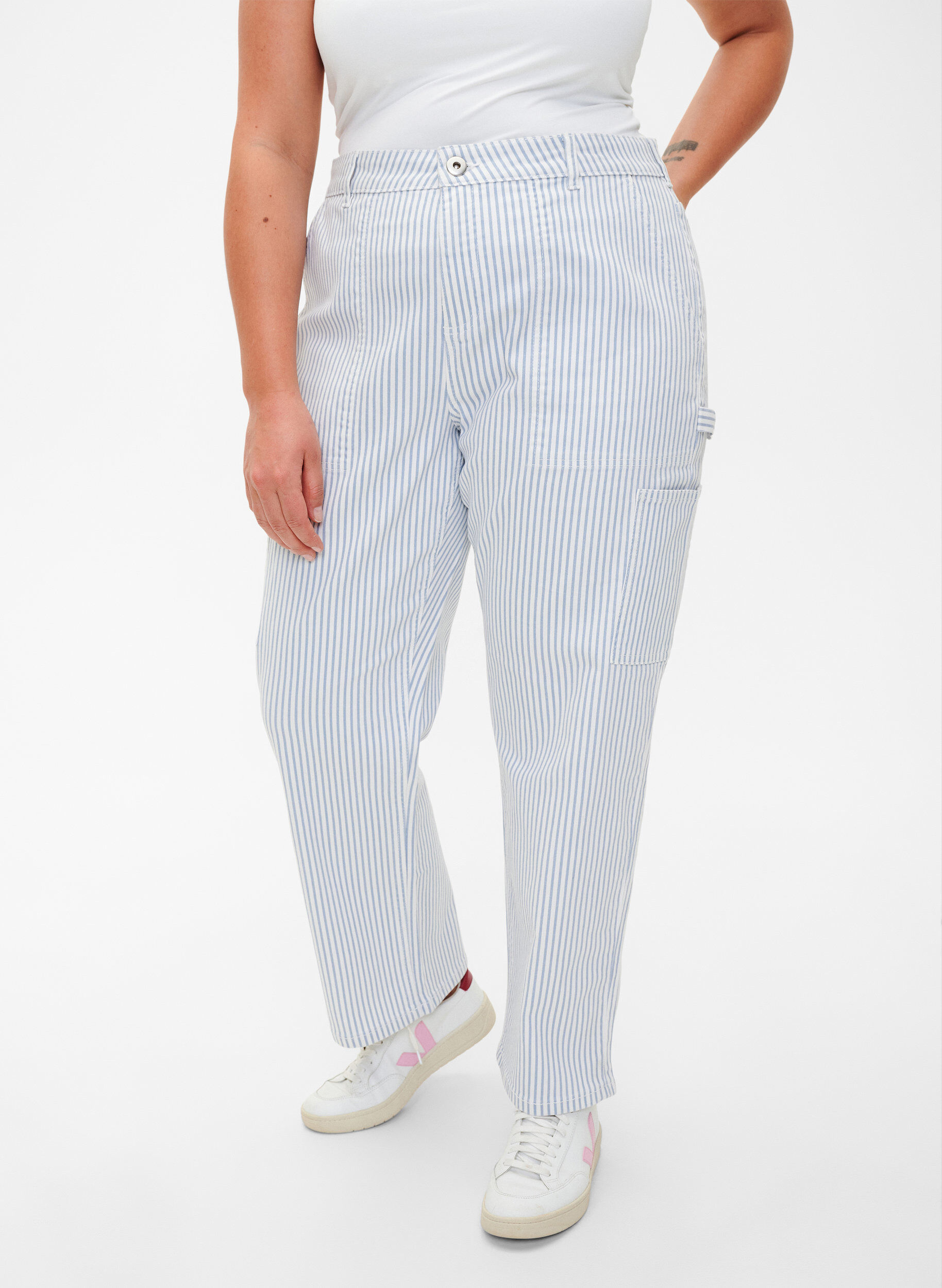 ZizziGestreifte Cargo-Jeans mit gerader Passform, Blue White Stripe, Model image number 2