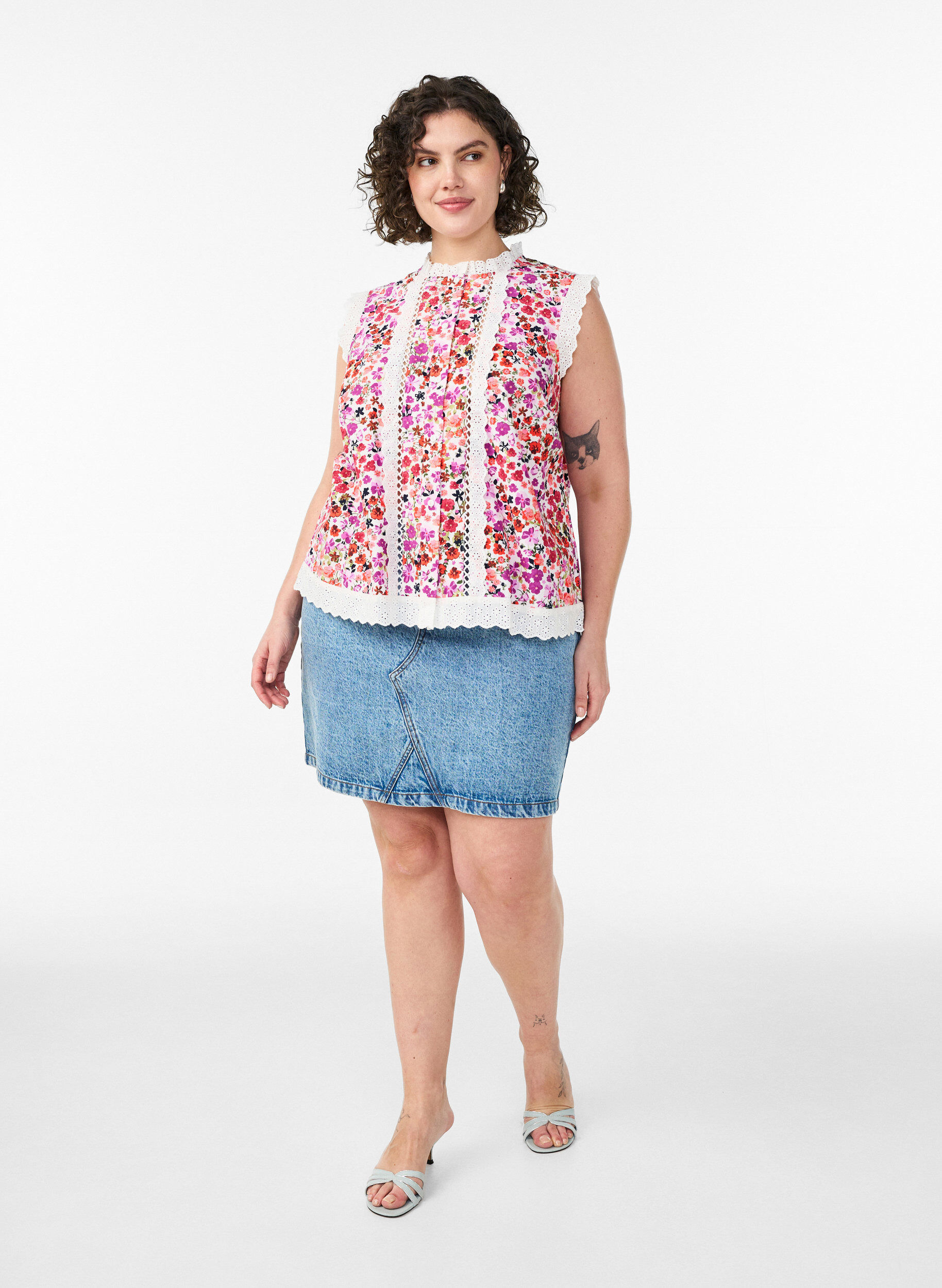 Zizzi&Auml;rmellose Bluse aus Baumwolle mit Blumenprint und Broderie Anglaise, Pink, Model image number 1