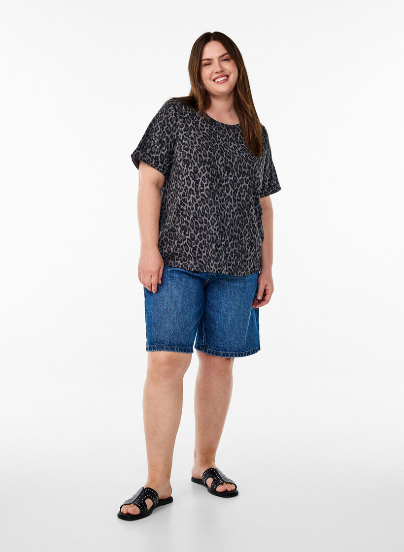 T-Shirt mit Rundhalsausschnitt und Allover-Print, Grau, Model image number 1