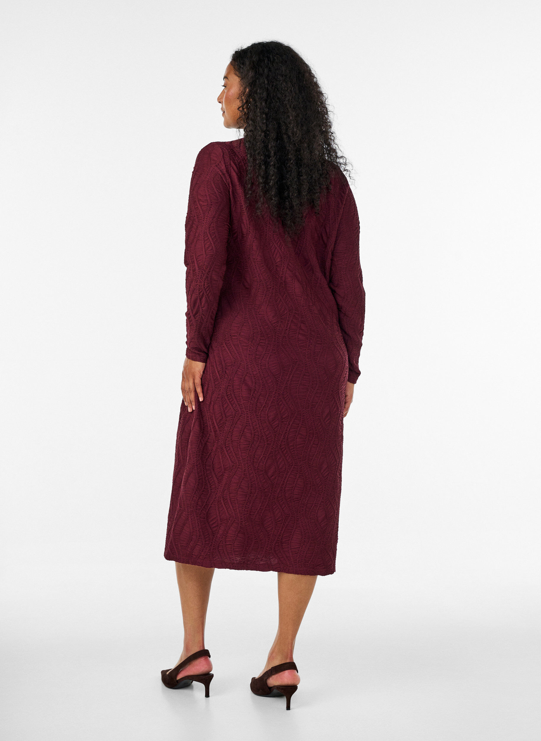 ZizziMidikleid mit gewellter Struktur und langen &Auml;rmeln, Rot, Model image number 1