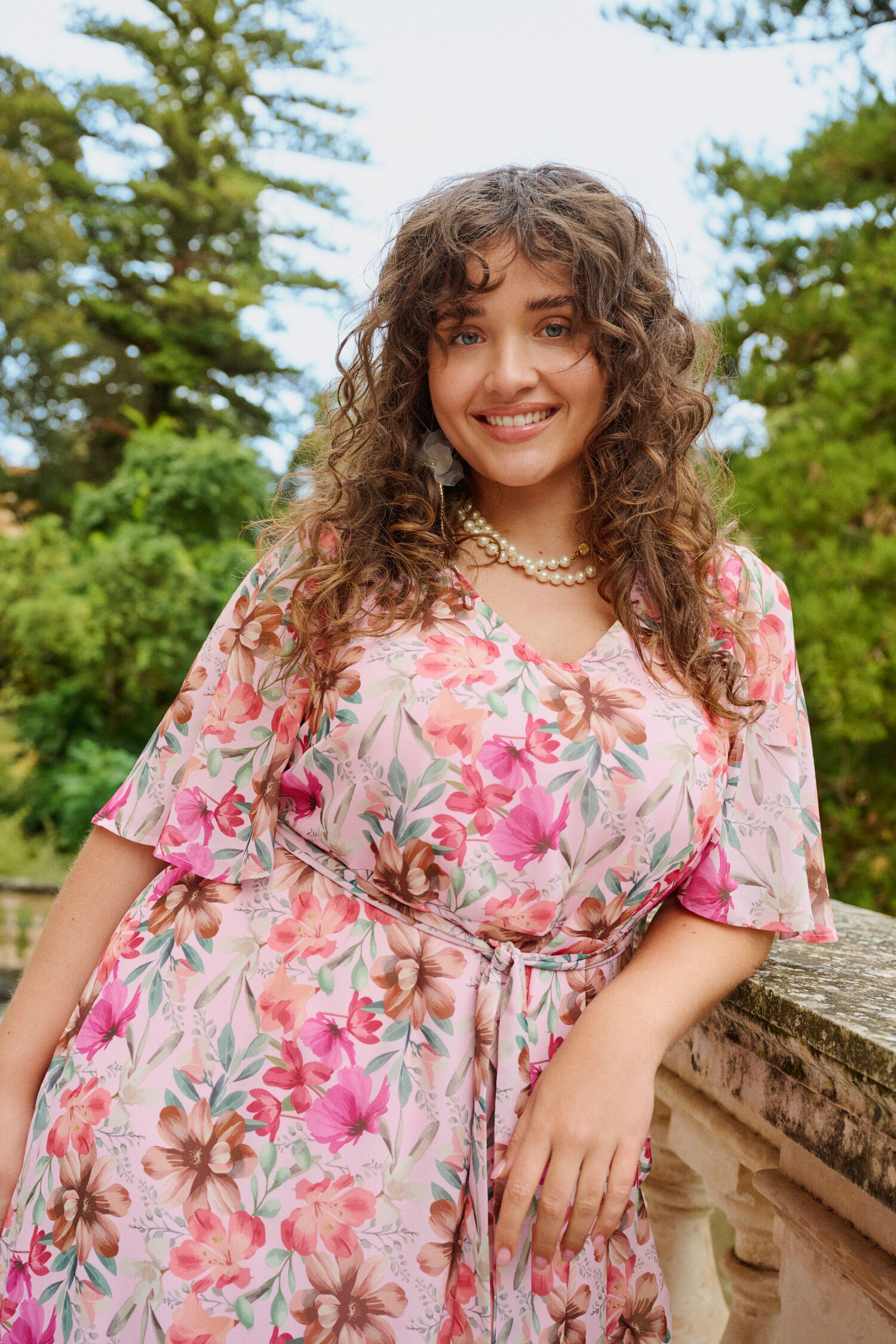 ZizziGebl&uuml;mtes Kleid mit V-Ausschnitt, , Model