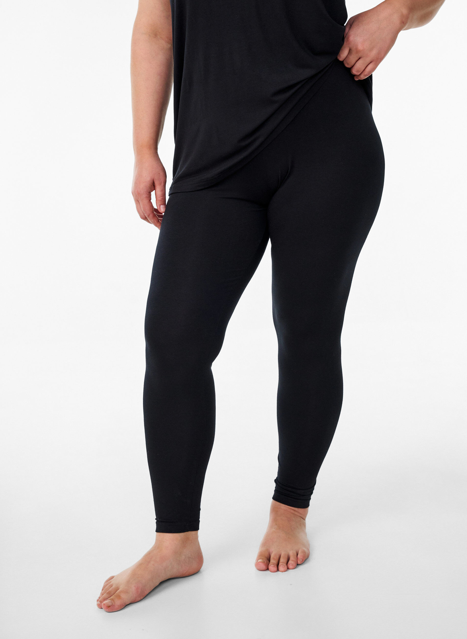 ZizziLeggings aus Viskose in Kn&ouml;chell&auml;nge, Schwarz, Model image number 2