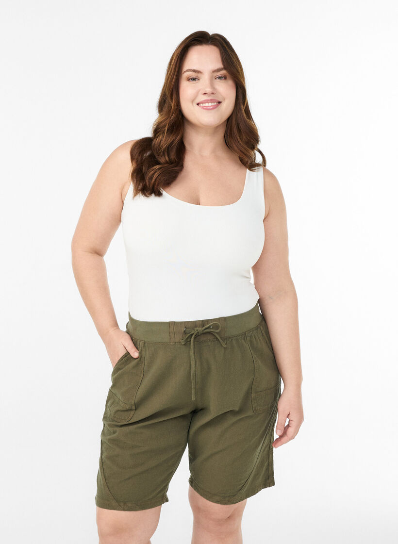 Lockere Shorts aus Baumwolle mit Taschen, Gr&uuml;n, Model image number 0