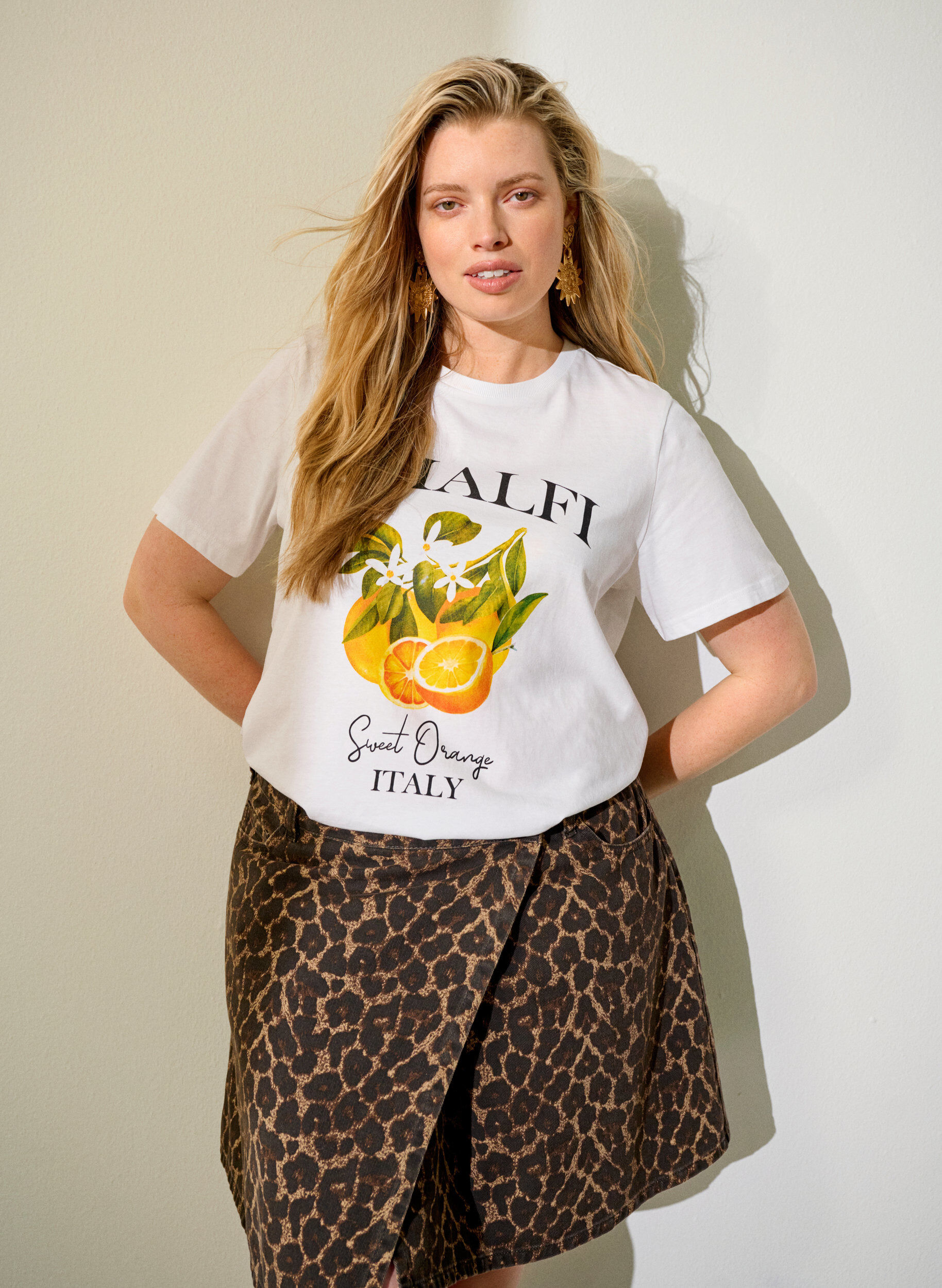 Kurzer Jeansrock mit Leo-Print und A-Linie