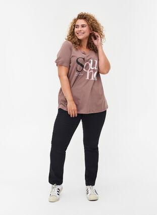 T-Shirt aus Bio-Baumwolle mit Aufdruck, Deep Taupe, Model image number 2